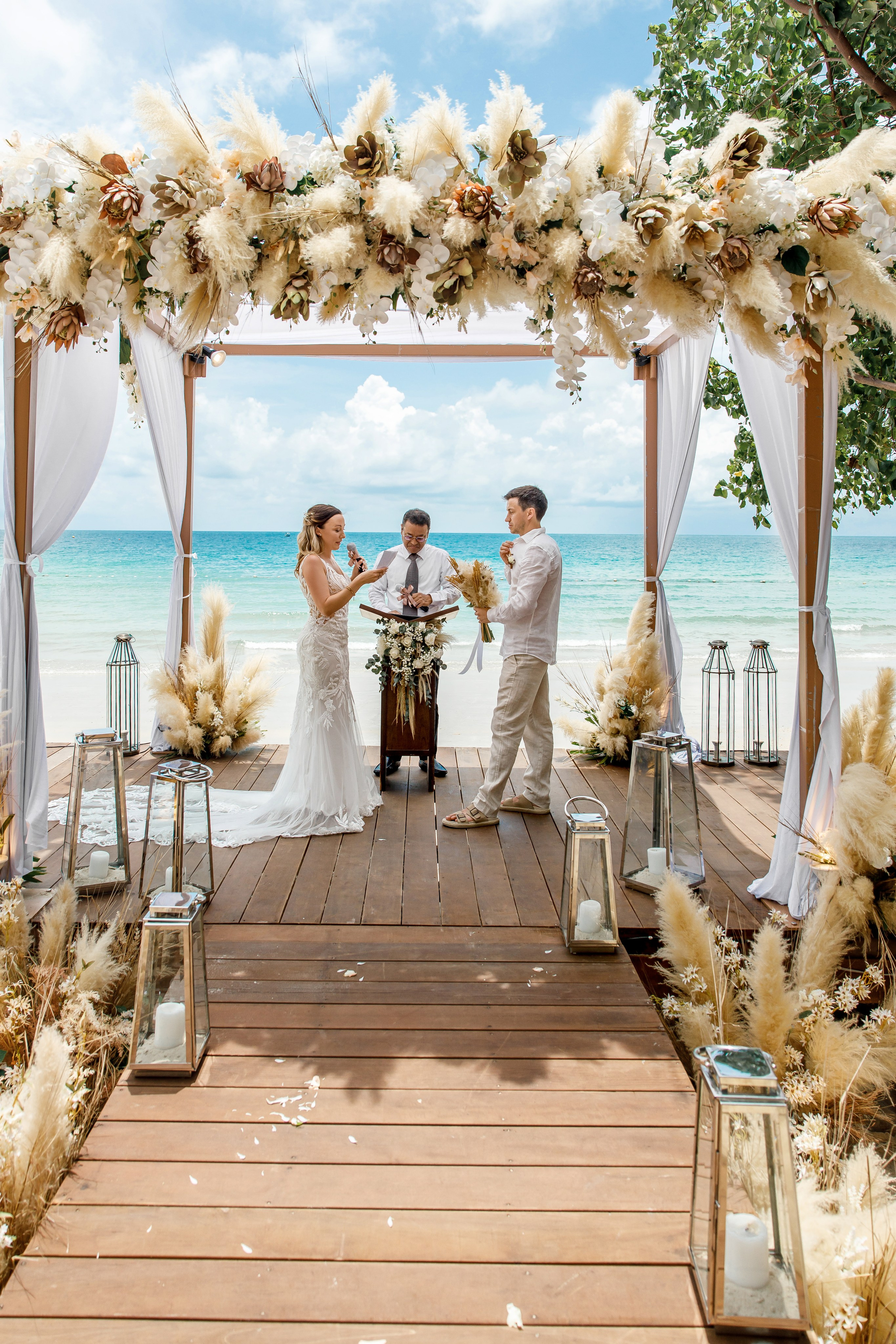 Dom & Vicky |Paradee Resort Koh Samet. Photographer in Phuket. Photographer Thailand