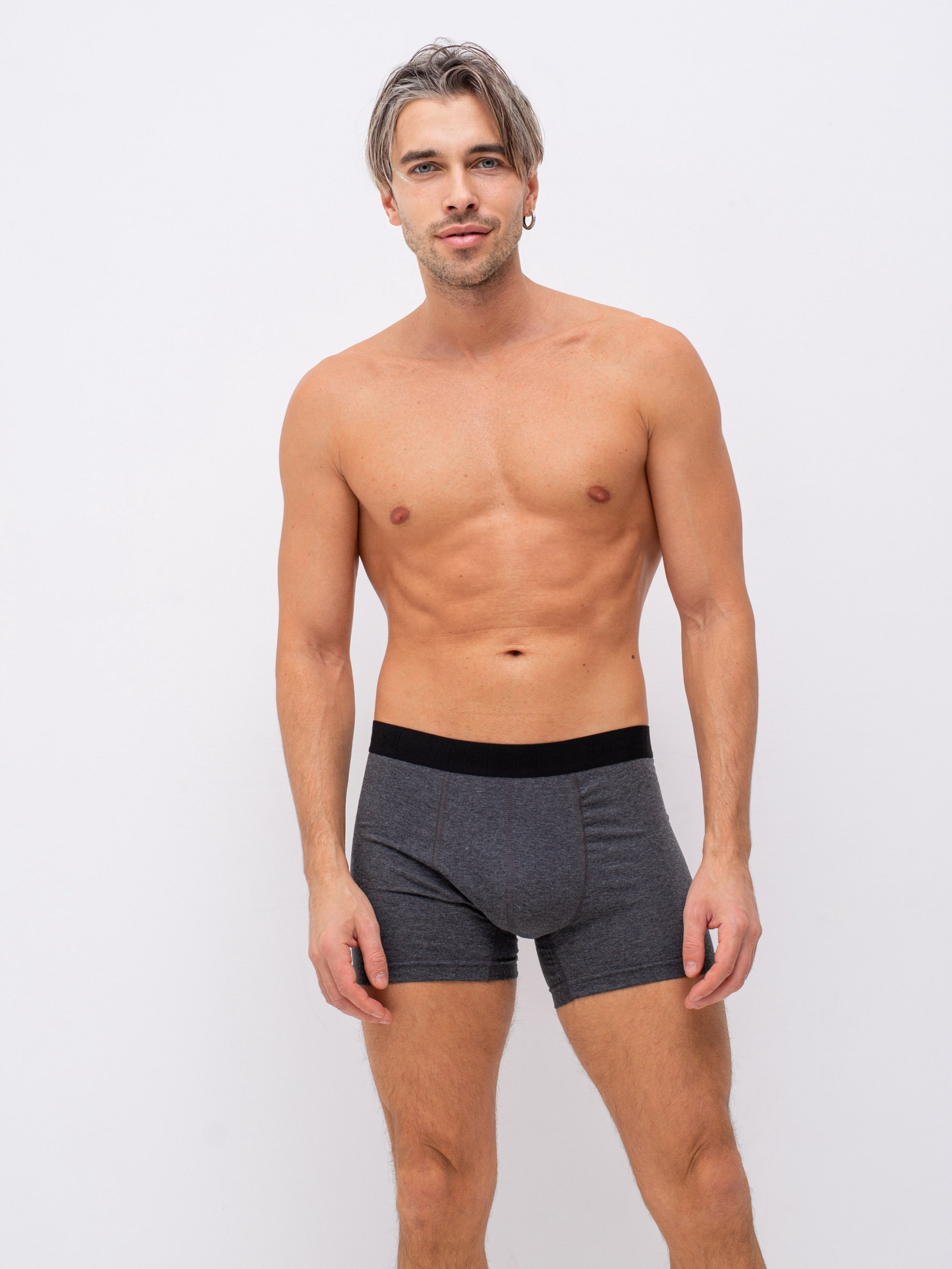 Иван — модель для маркетплейсов. ТМ Продакшн — Съемка для маркетплейсов в Москве