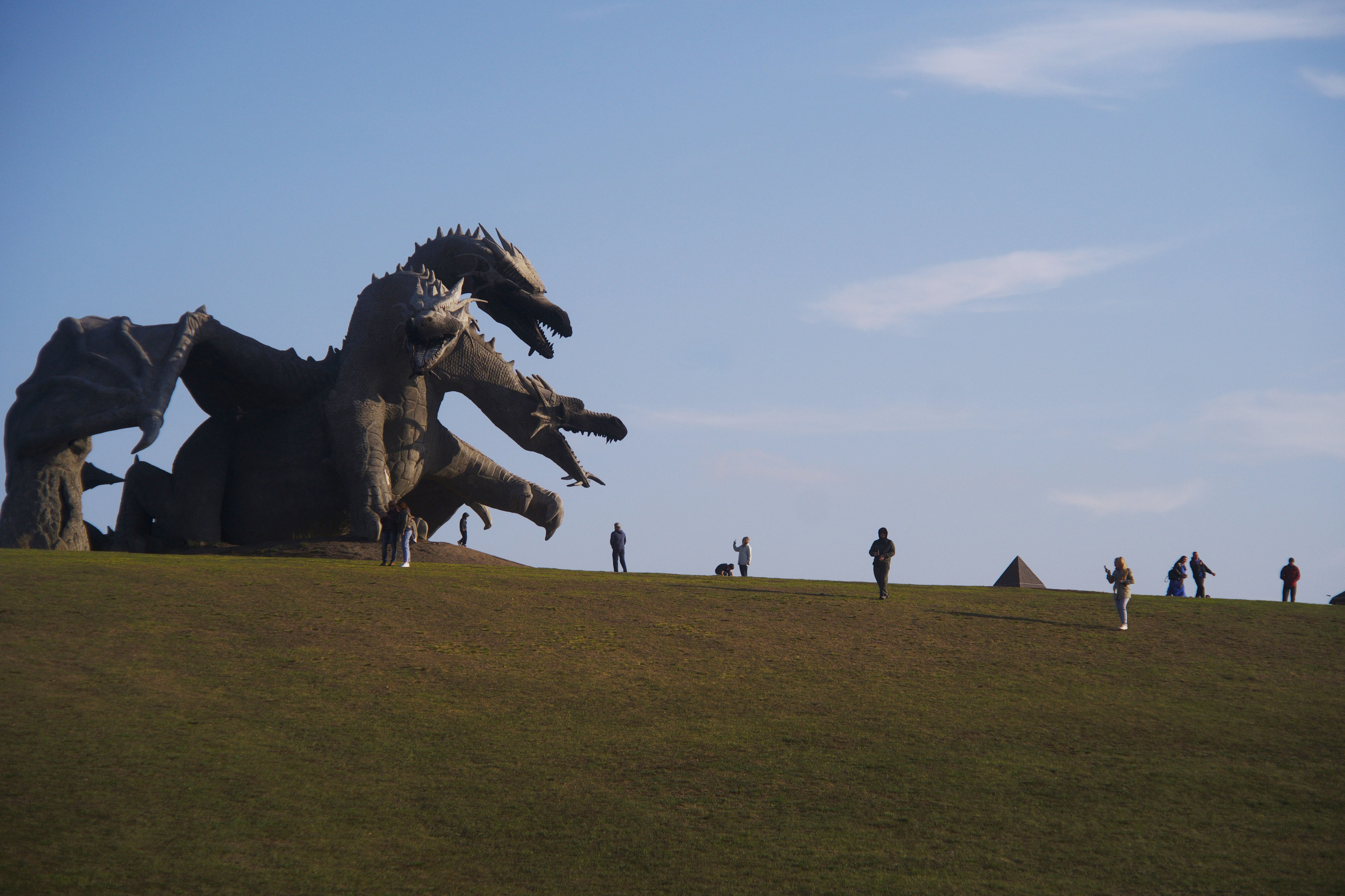 Гигантская скульптура Змея Горыныча в парке Кудыкина гора, Липецкая область