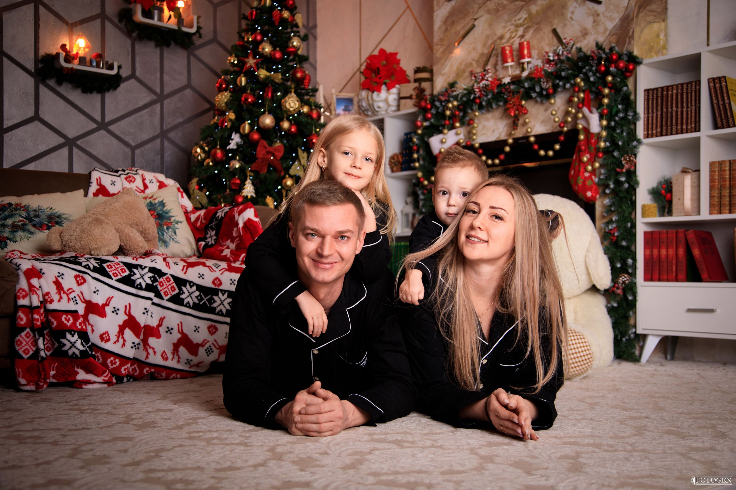 Новогодняя Фотосессия в Студии FOTOGEN ᐈ Премиум-класс в Краснодаре. Интерьерная фотостудия FOTOGEN г. Краснодар