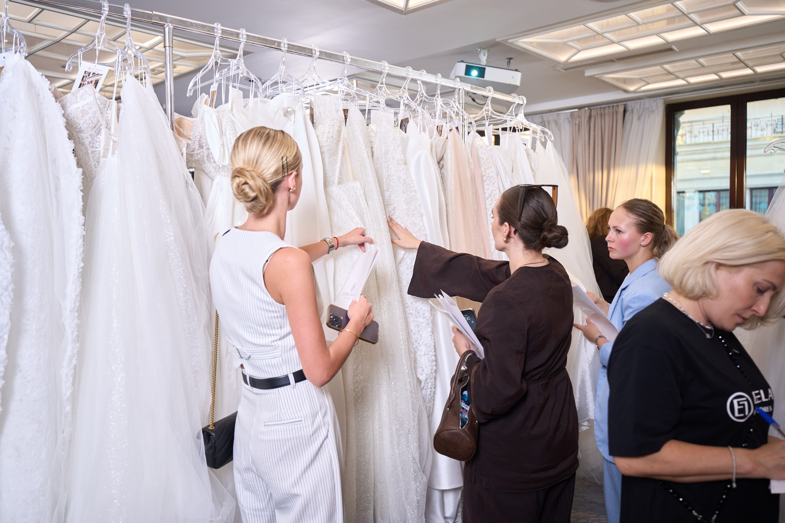 Репортажный фотограф. Показ свадебных платьев в Москве. Репортажный фотограф в Москве Вадим Галанин