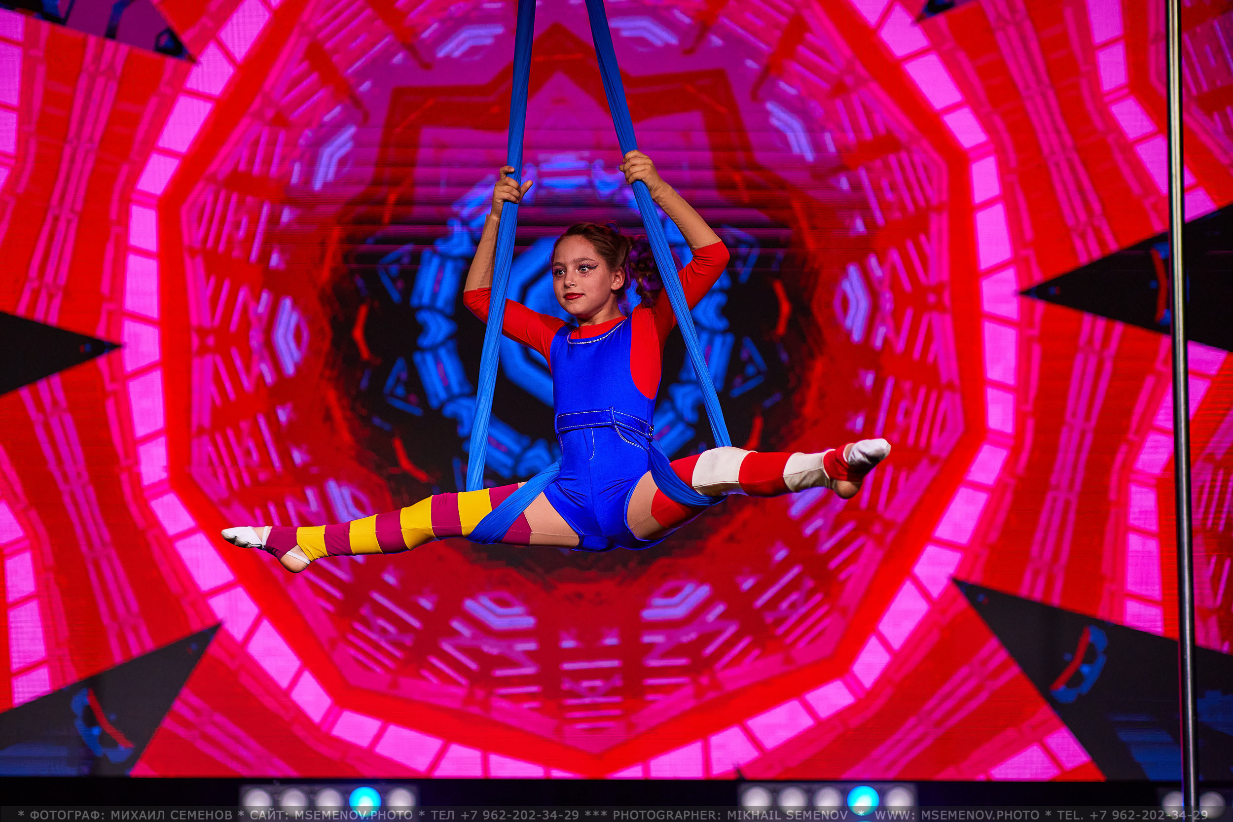 Отчетный концерт «VERTICAL» Студия воздушного фитнеса. Фотограф, фотопроекты Михаила Семенова в Ярославле. Фотошкола