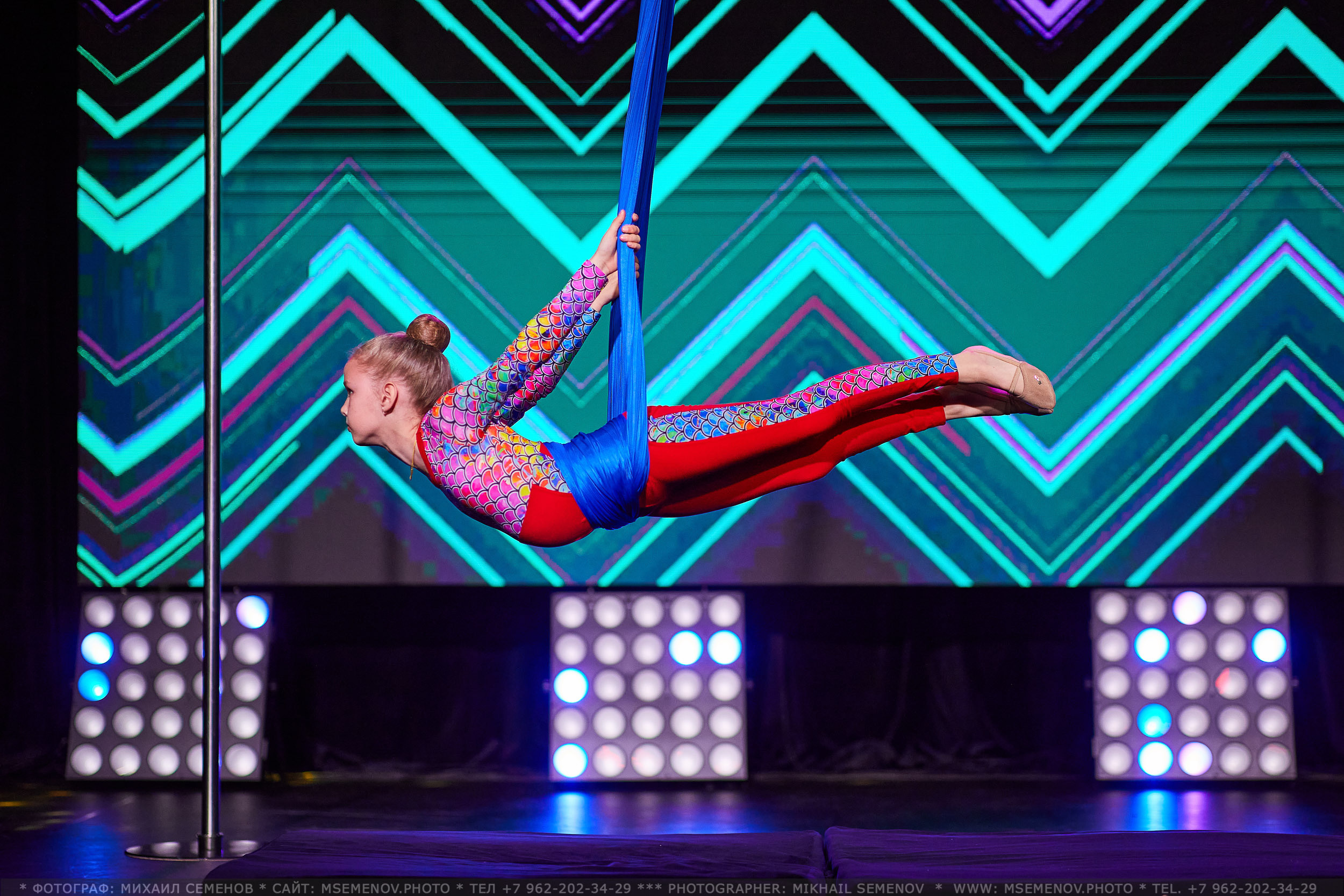 Отчетный концерт «VERTICAL» Студия воздушного фитнеса. Фотограф, фотопроекты Михаила Семенова в Ярославле. Фотошкола