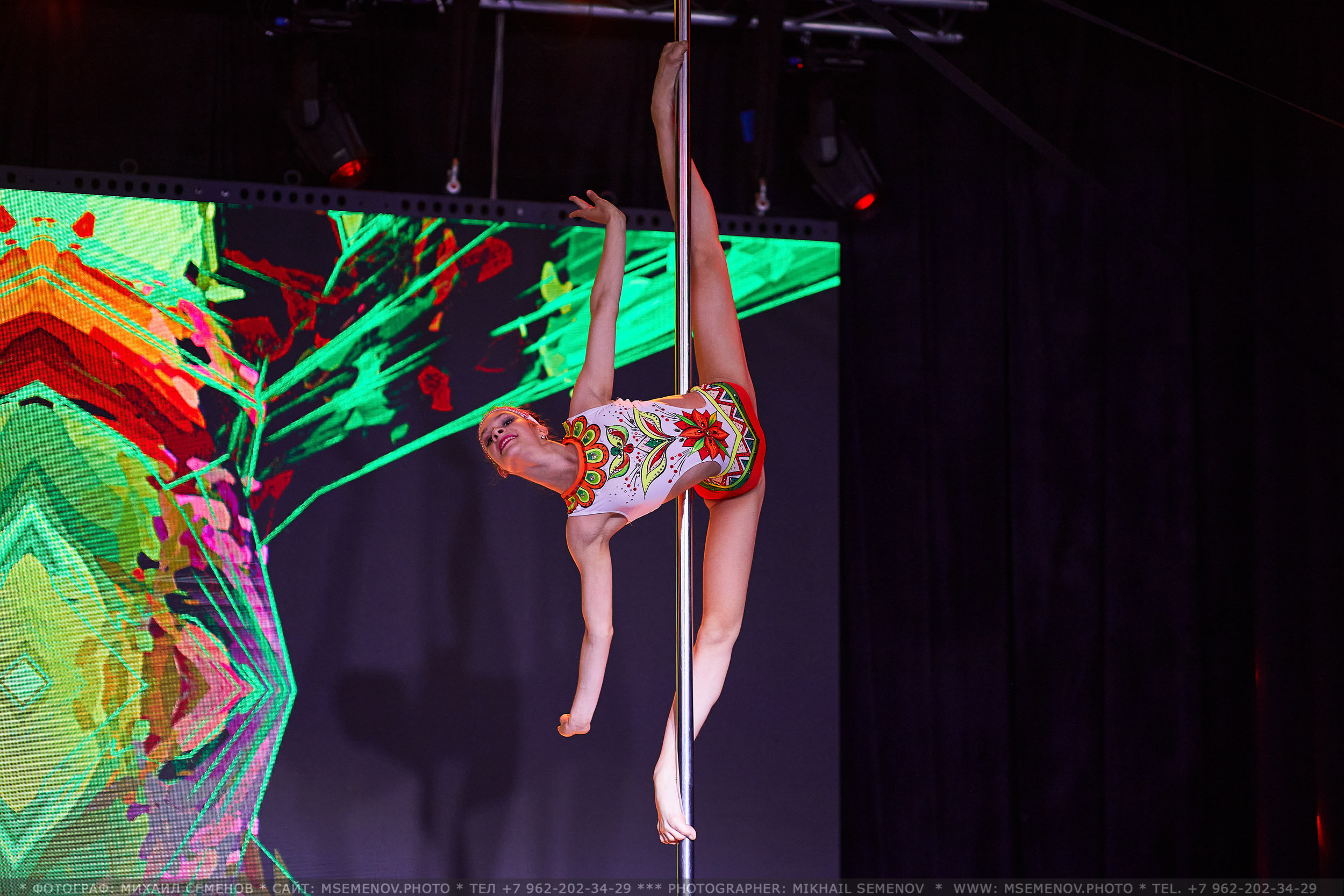 Отчетный концерт «VERTICAL» Студия воздушного фитнеса. Фотограф, фотопроекты Михаила Семенова в Ярославле. Фотошкола
