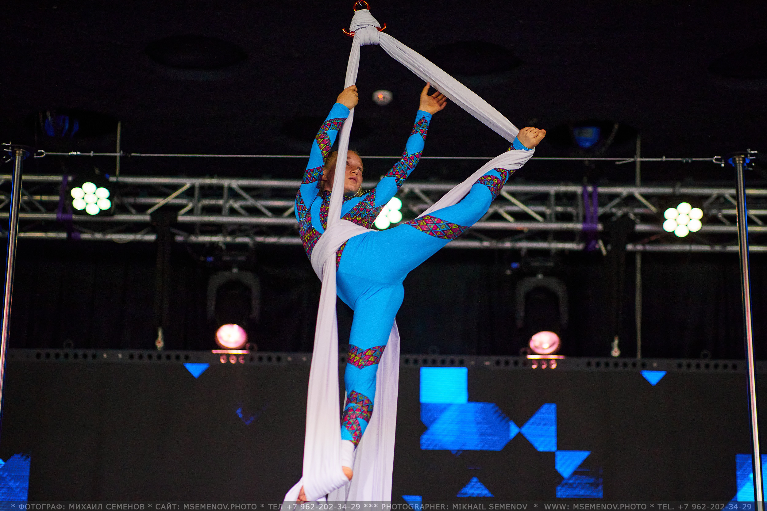 Отчетный концерт «VERTICAL» Студия воздушного фитнеса. Фотограф, фотопроекты Михаила Семенова в Ярославле. Фотошкола