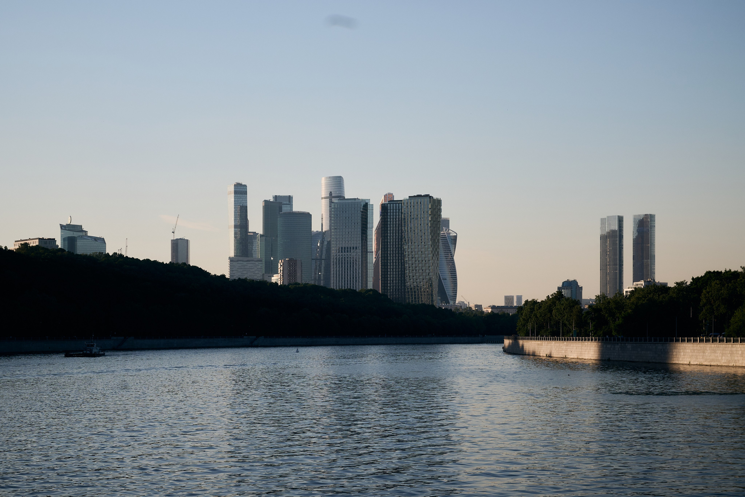 Речная прогулка по Москва-реке. Лето 2024 в Москве. Фотограф Роман Адлер.