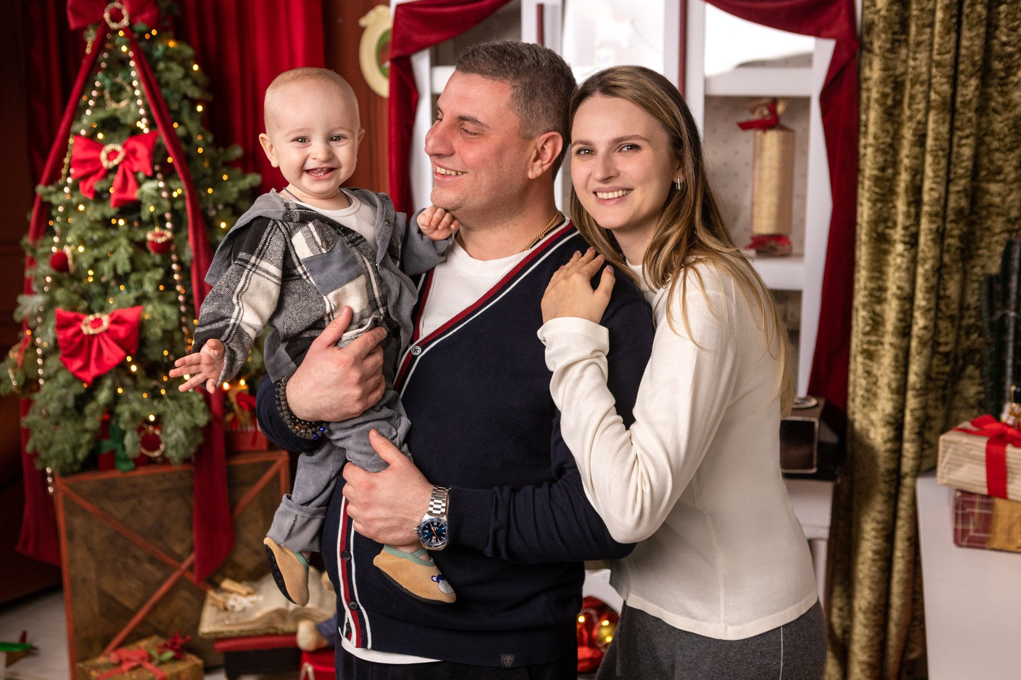 Семейная студийная фотосессия. Фотограф в Оренбурге. Профессиональный фотограф