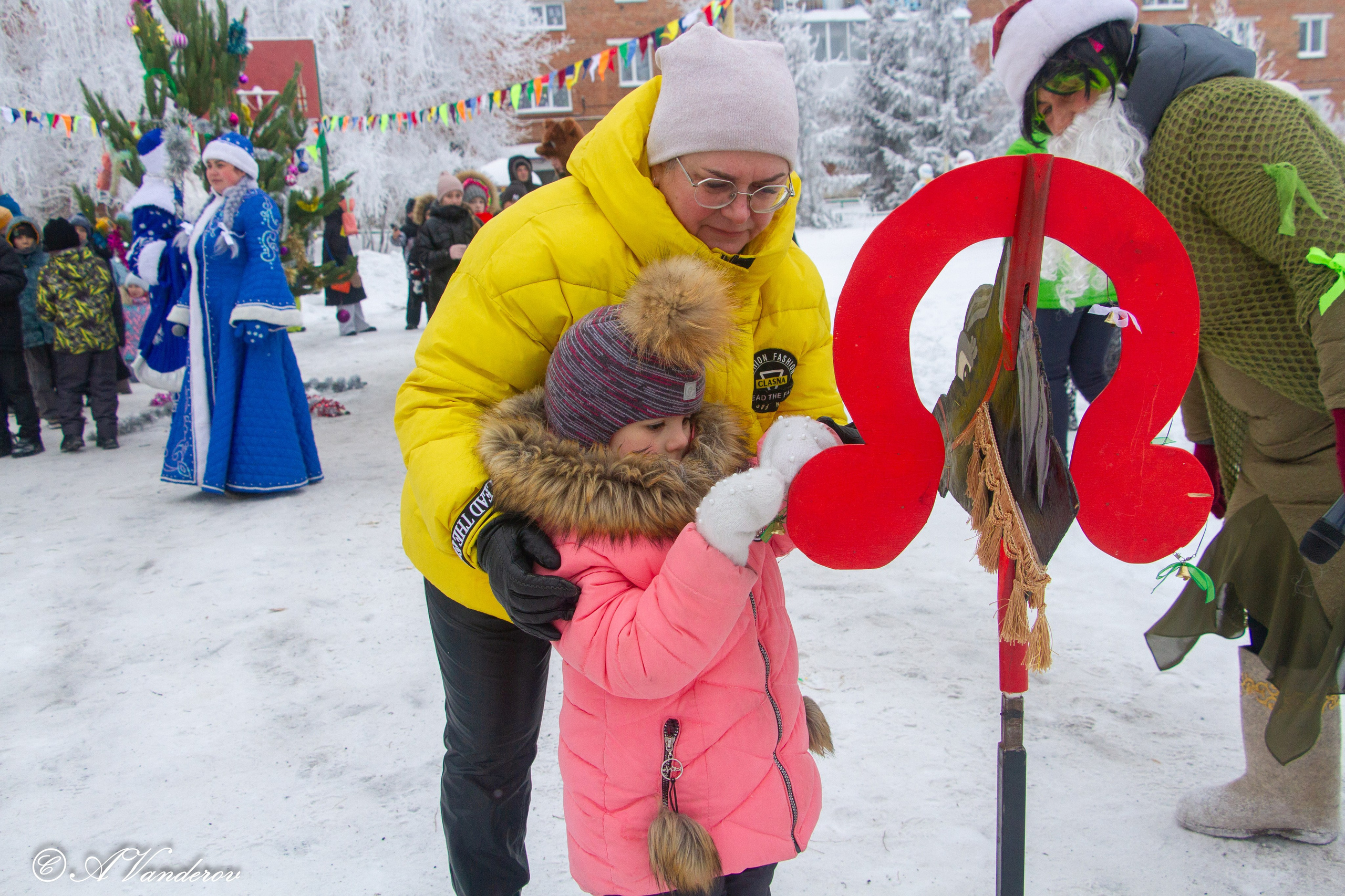Праздник во дворе, ул. Осташковская-20. Фотограф Омск | Александр Вандеров