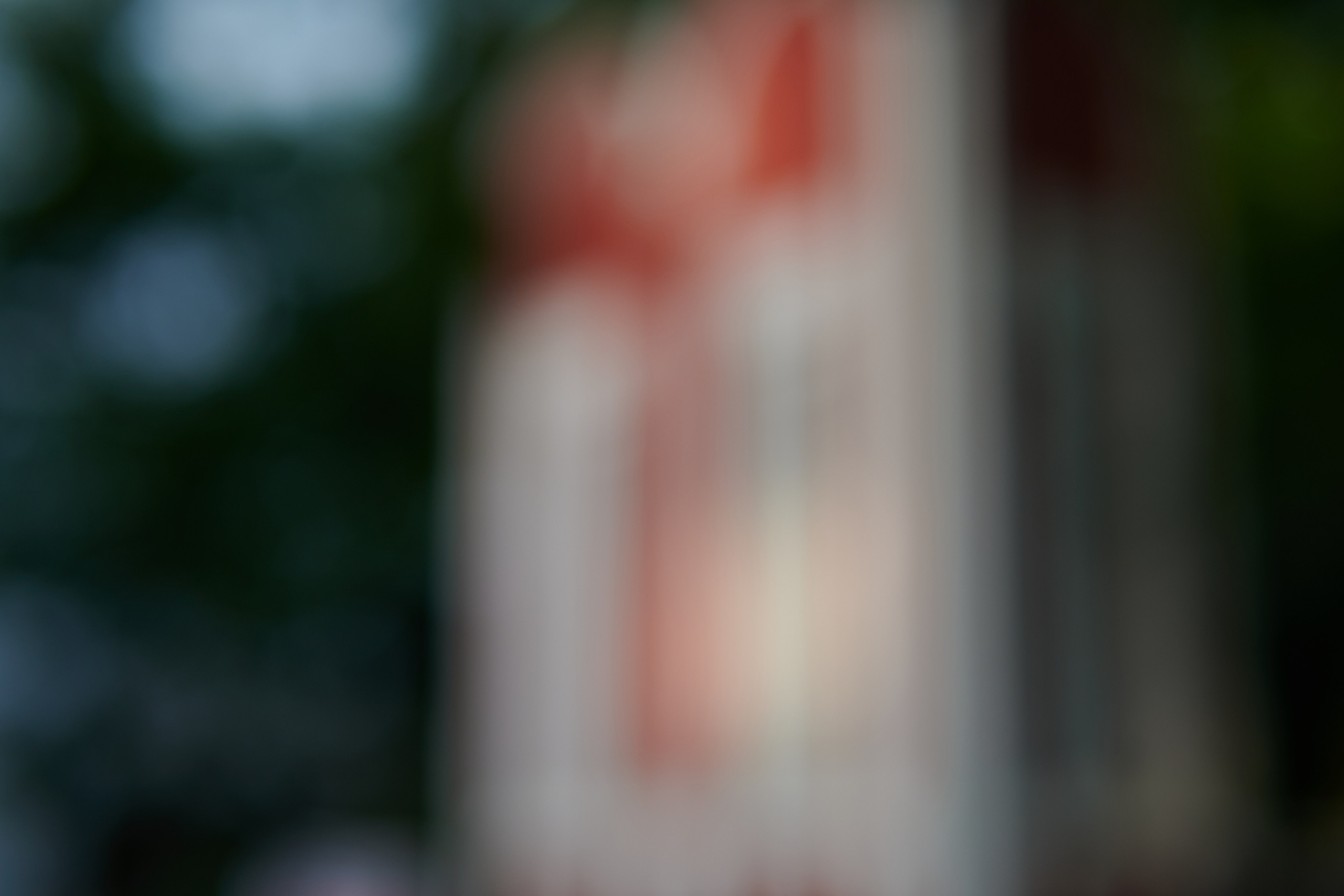 Авторская городская фотография, исследующая свет, цвет, архитектуру и визуальные ритмы городской среды. Фотограф: Ожерельев Лев