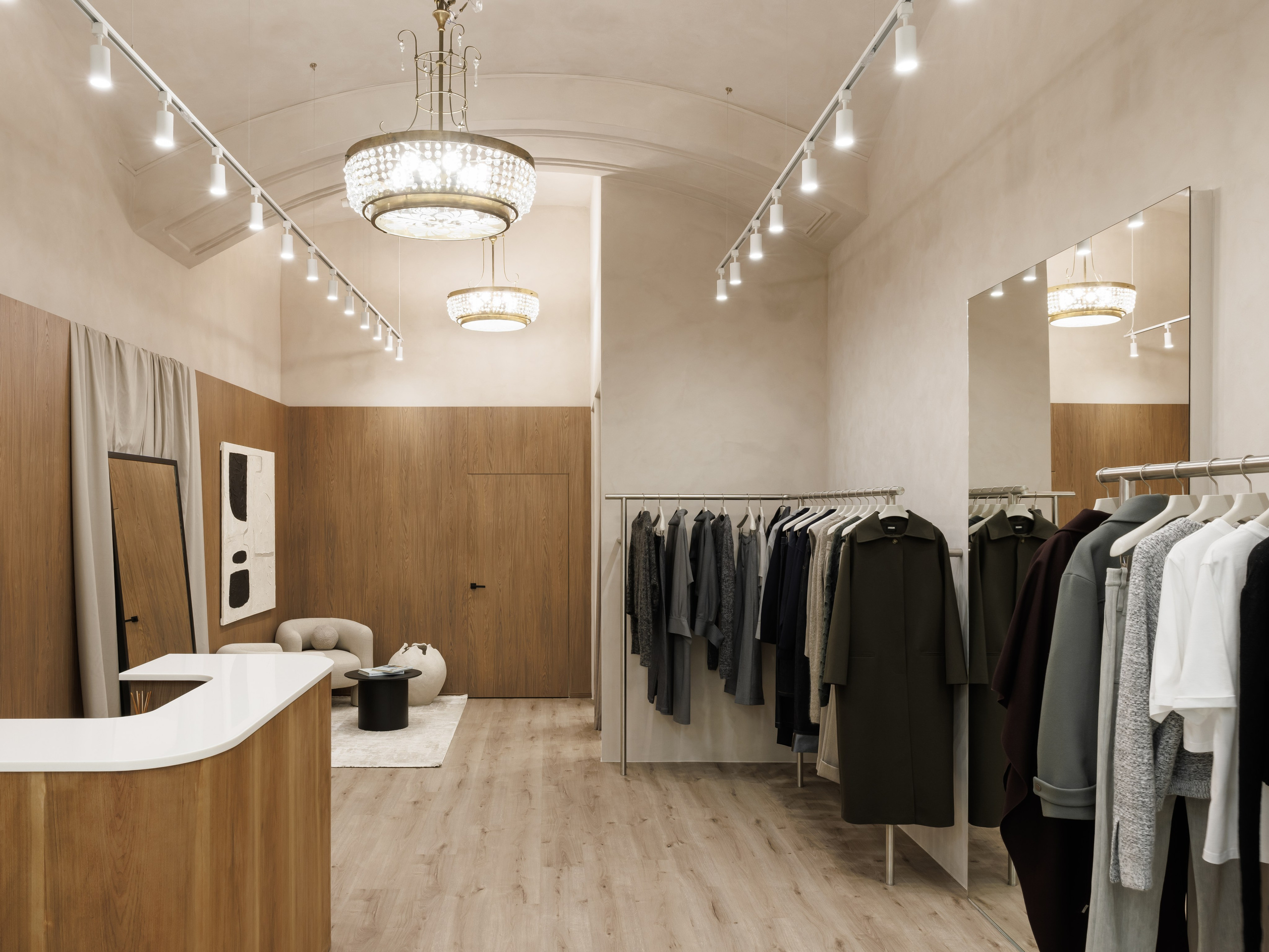 Натуральные материалы в интерьере: камень, дерево, латунь — минималистичный бутик на Невском проспекте от дизайнера Ксении Новиковой