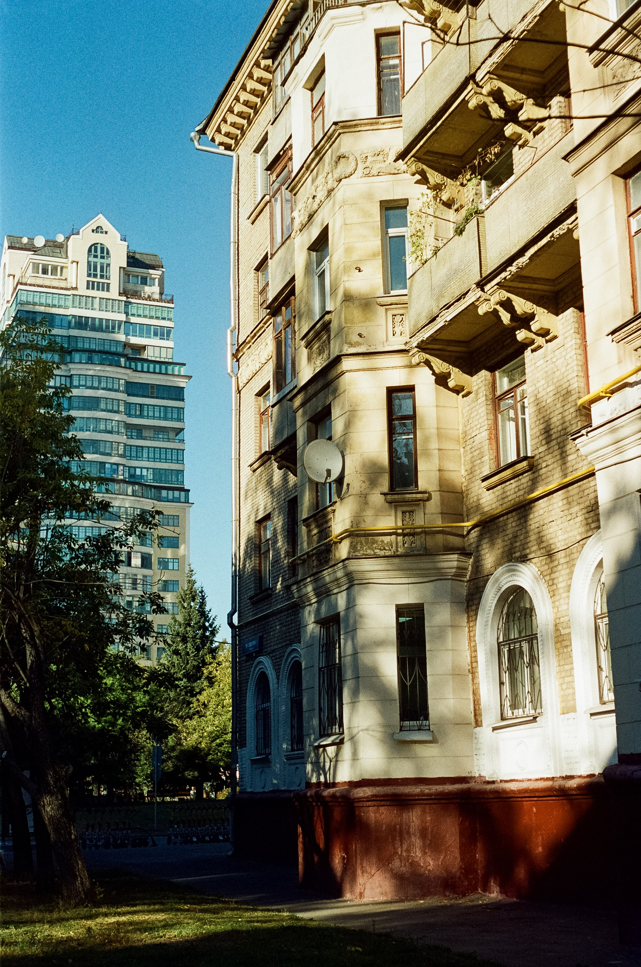 Voigtlander Vitessa / Color-Skopar 50 mm f/3.5 / Kodak Gold 100 (просрочка)