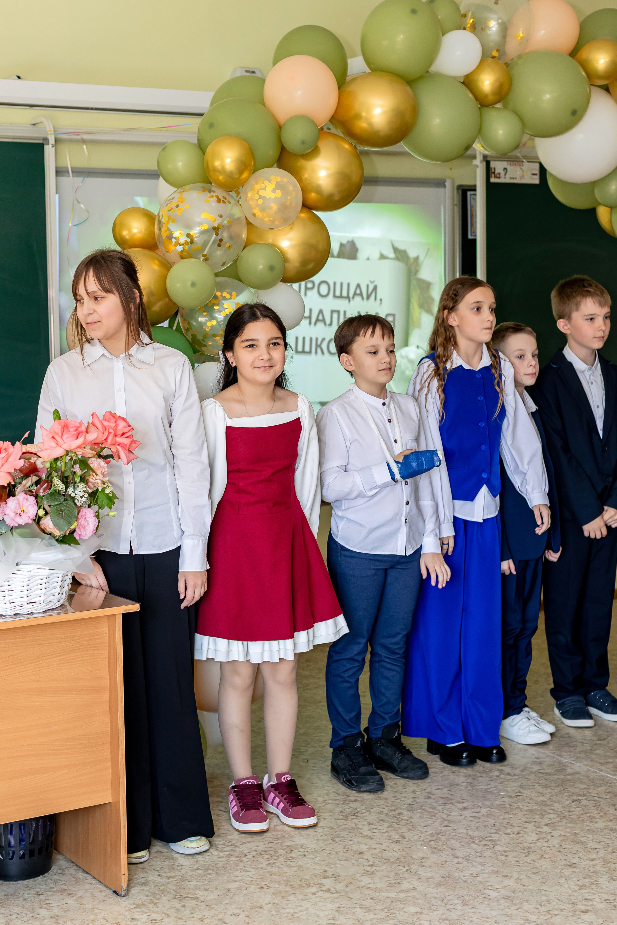 Выпускной в начальной школе в классе. Фотограф и видеограф Москва. Свадебный фотограф, видеограф. Выпускные альбомы. Оживающие альбомы