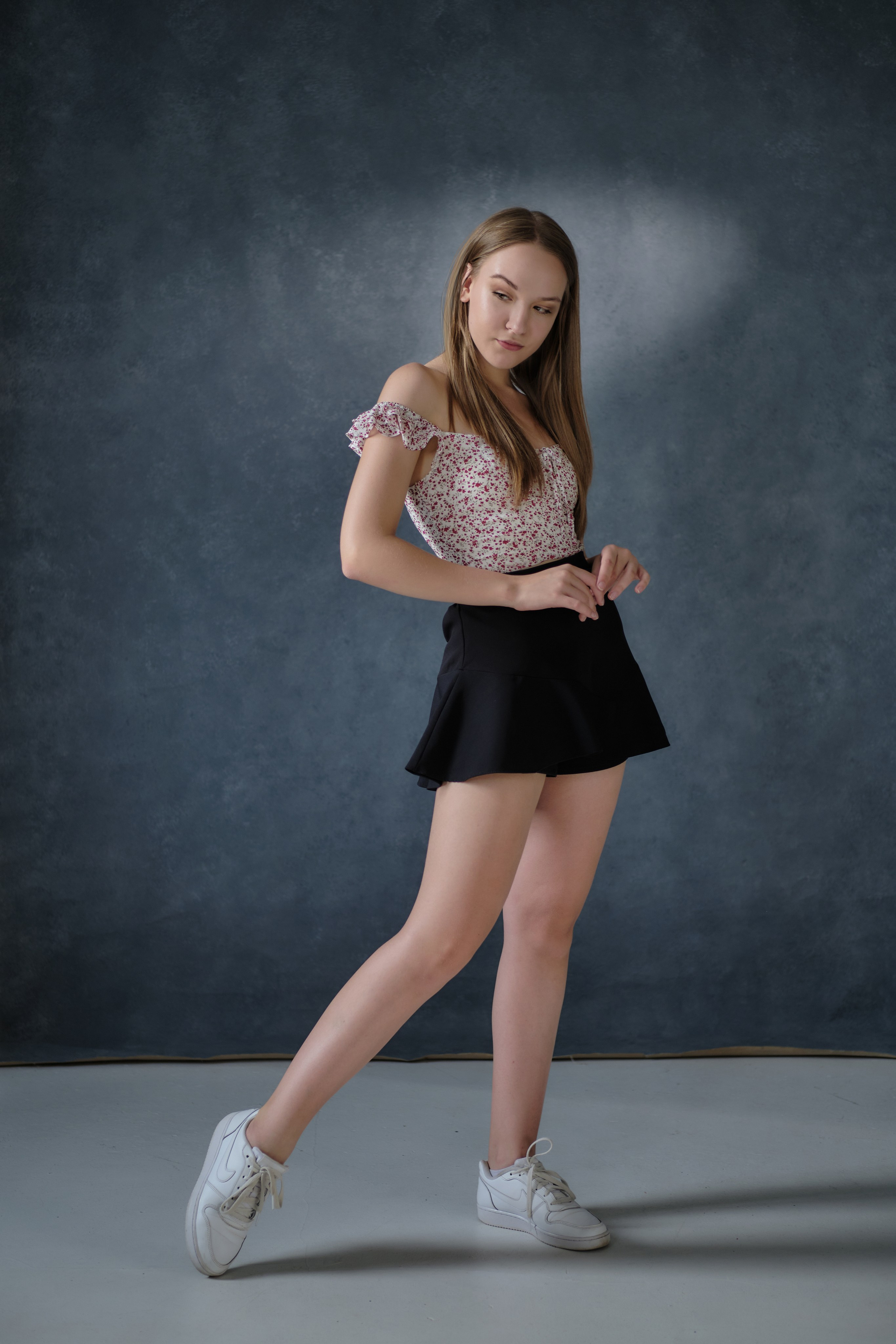 Фотосессия девушки в Самаре с макияжем и одеждой