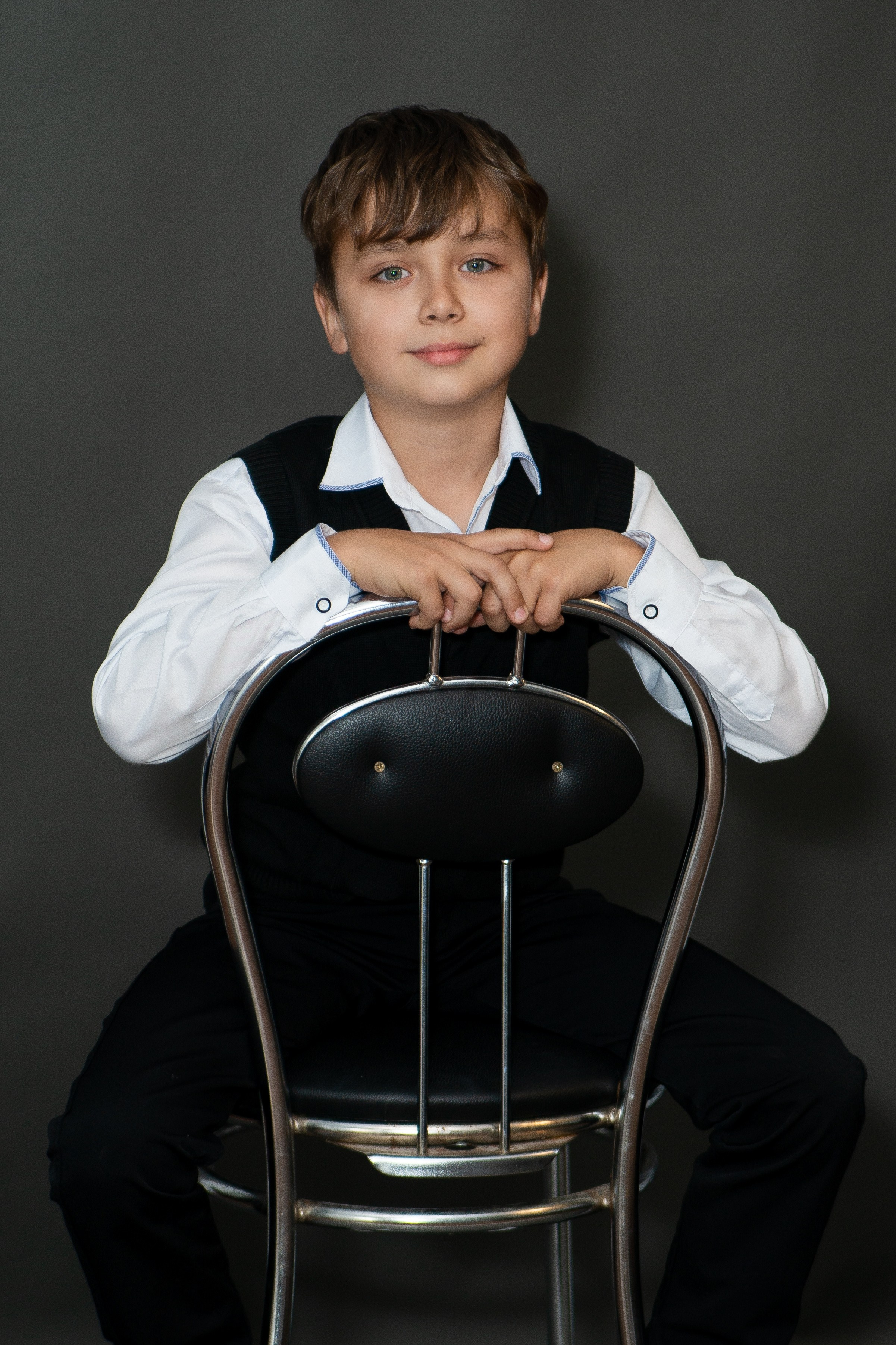 Фотосессия в студии для выпускных альбомов (начальная школа). Выпускные Альбомы и Фотосессии п. Кавалерово