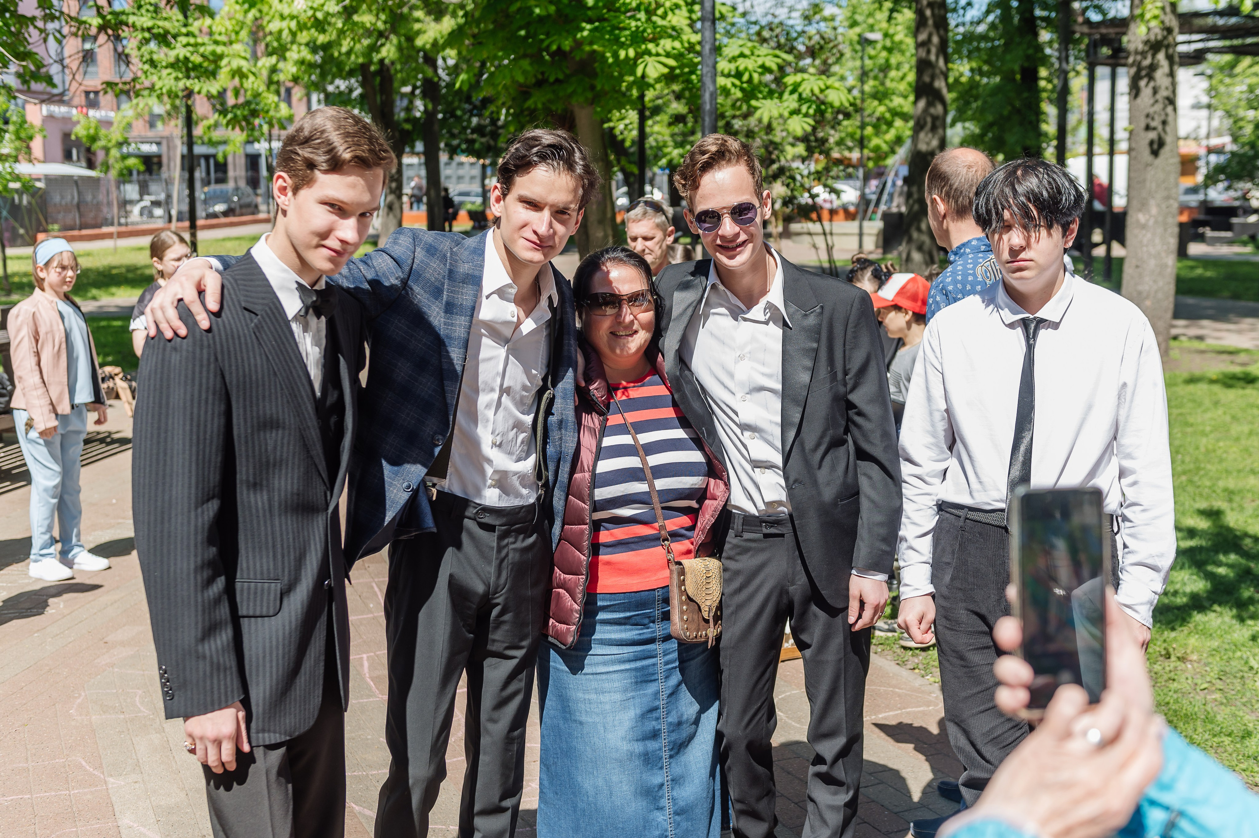 общее фото на школьном выпускном