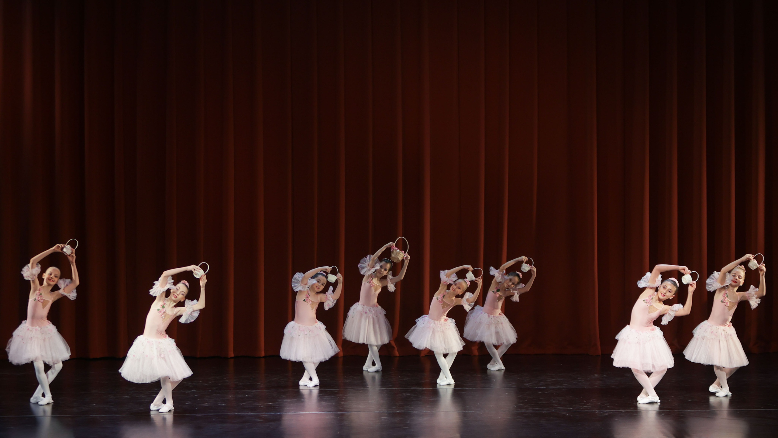 Фестиваль хореографического искусства «КУБОК ЛЕГЕНДЫ — 2025». Выпускные альбомы и школьный фотограф в Подольске, Троицке, Щербинке, Москве и Московской области