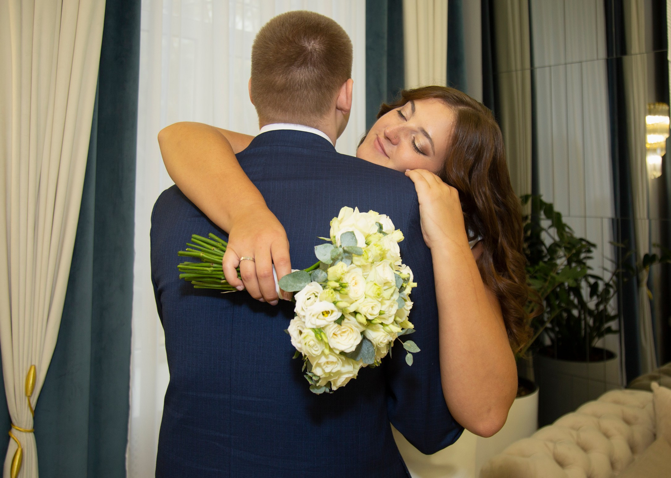 Свадебная фотосессия во Дворце бракосочетания 3 в Москве для Рафаэля и Анны. Фотосессия в студии в Москве от профессионального фотографа услуги по доступным ценам