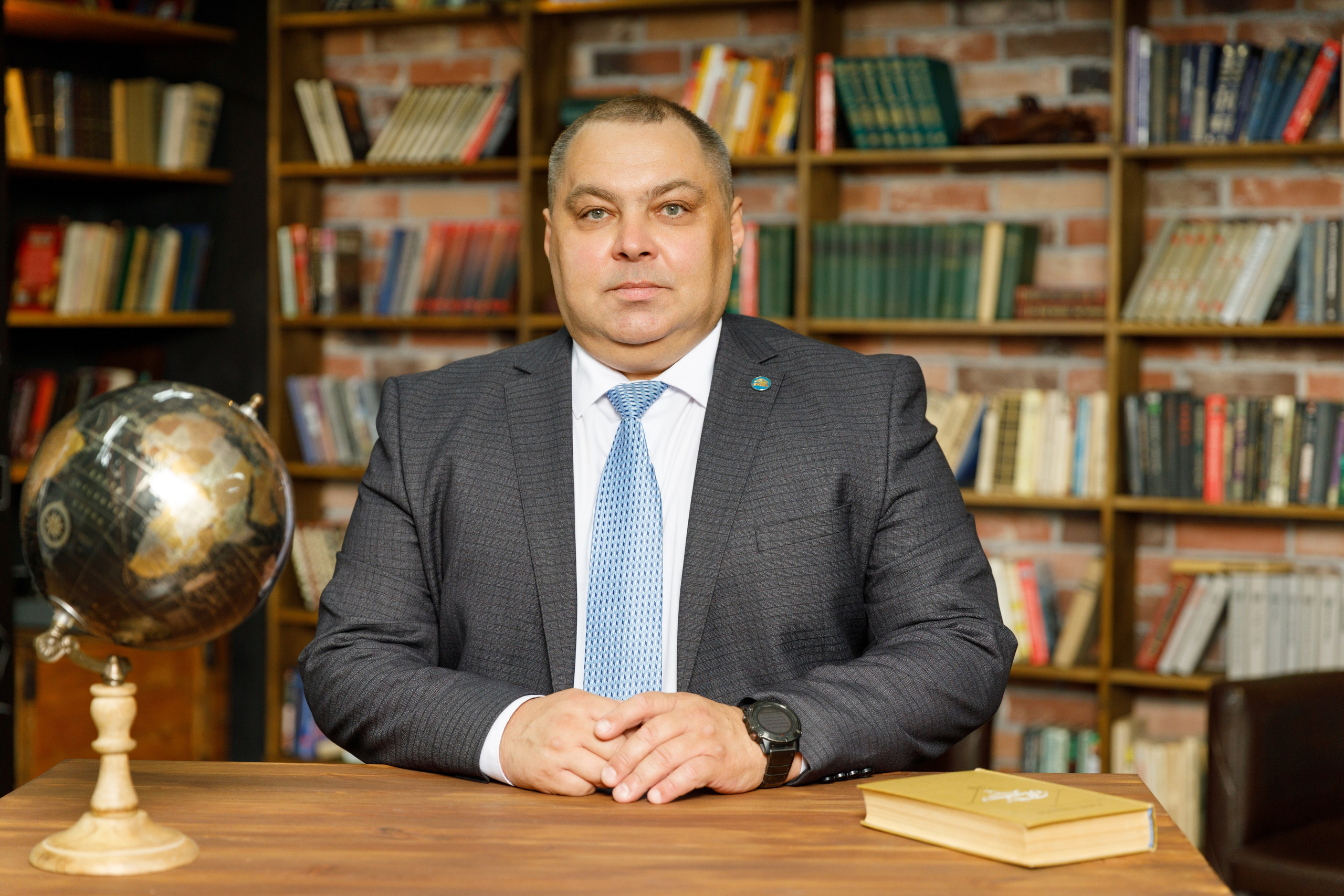 Деловой портрет. Фотограф Анна Телекаева, выпускные альбомы, семейные и репортажные съемки в Омске