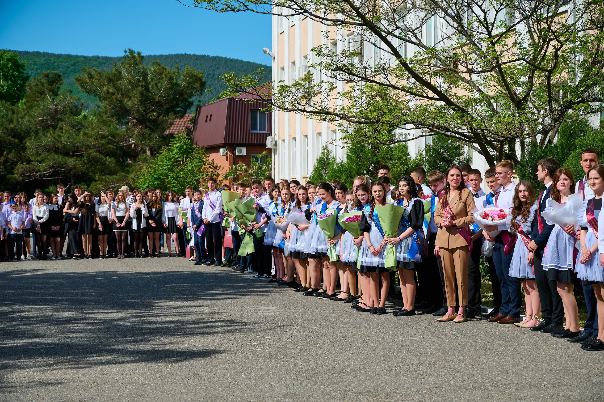 Последний звонок 2025. Жизнь курорта Кабардинка в фотографиях