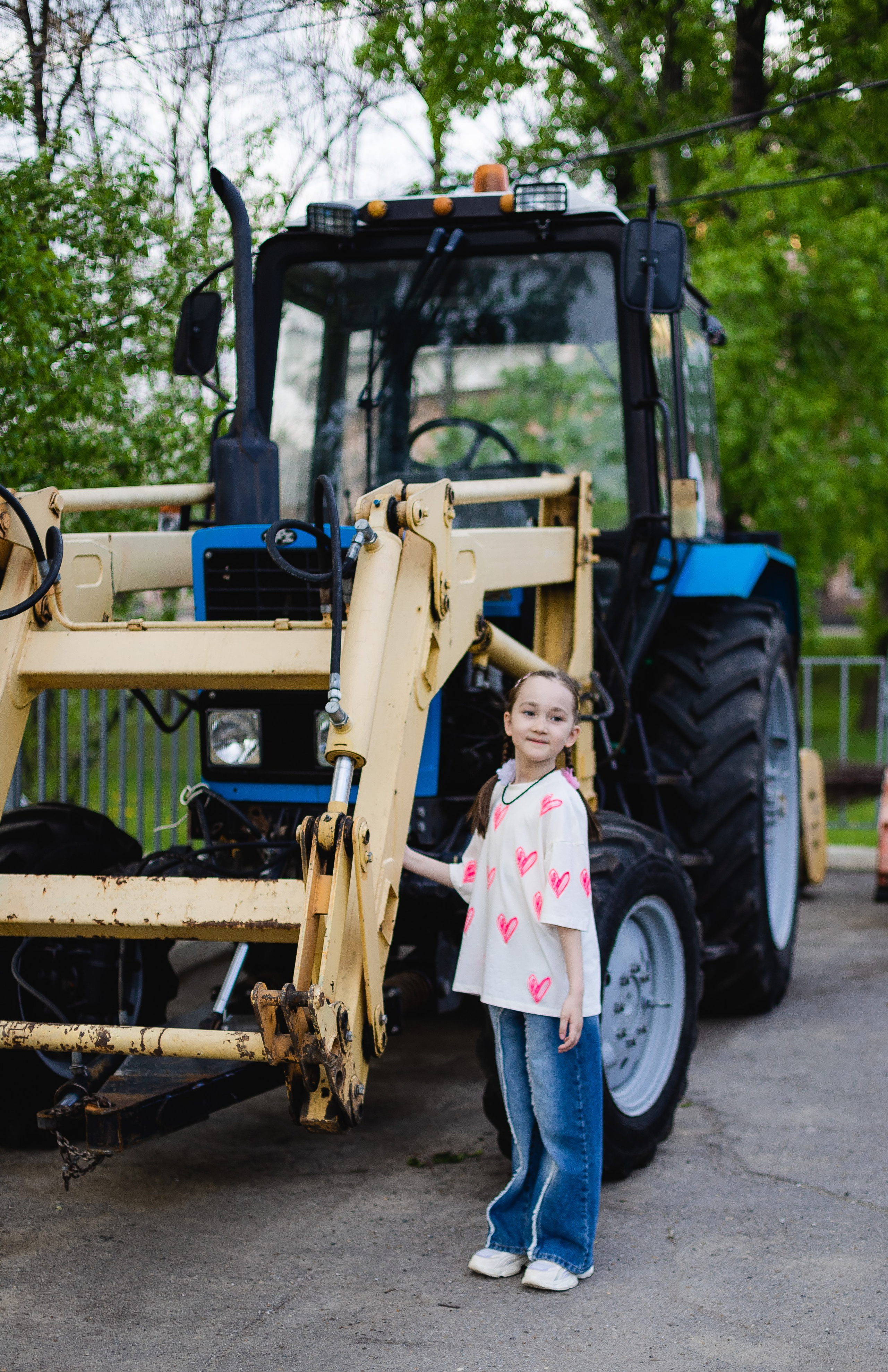Мадина в цветущем парке. Семейный и детский фотограф в Хабаровске Алевтина Проскурякова