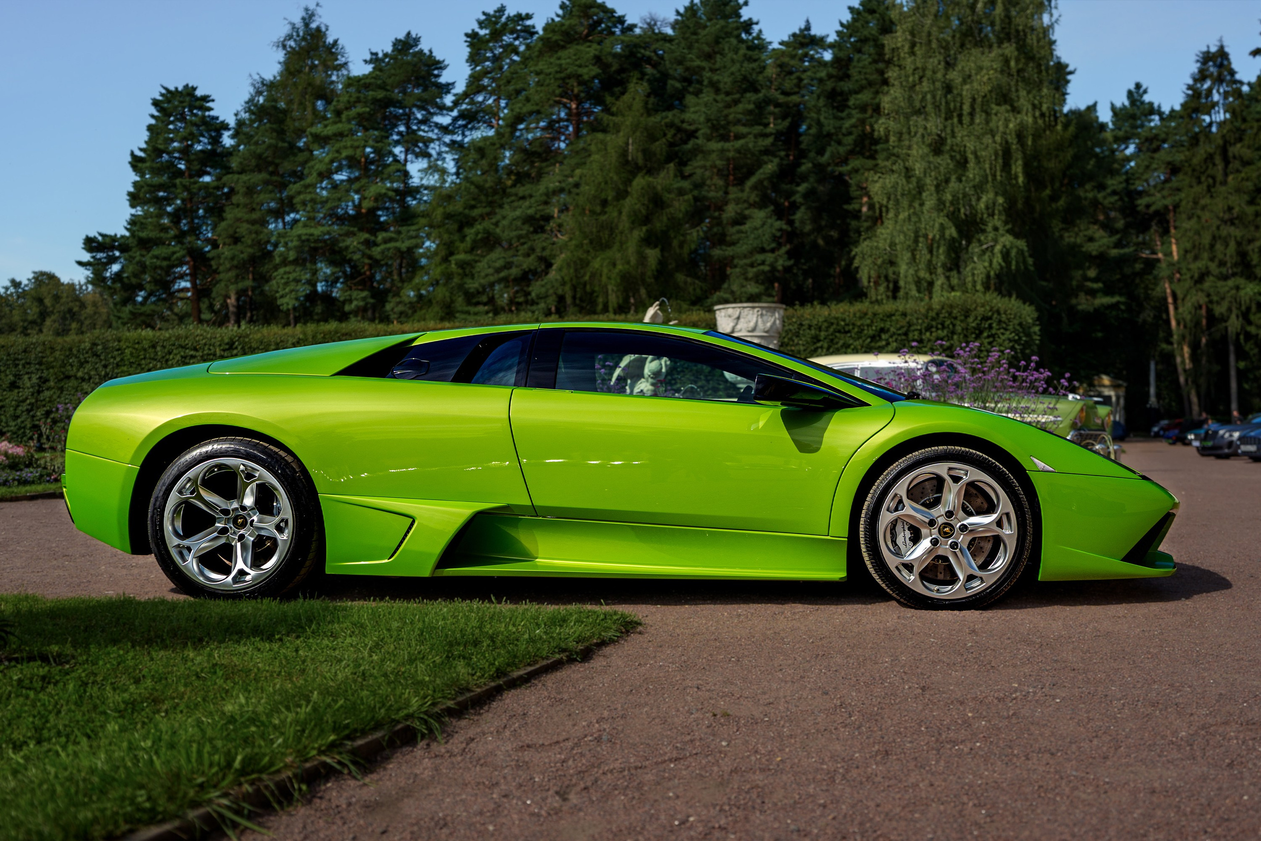 Боковой профиль зелёного Lamborghini Murciélago LP640, фотосъёмка экстерьера спорткара