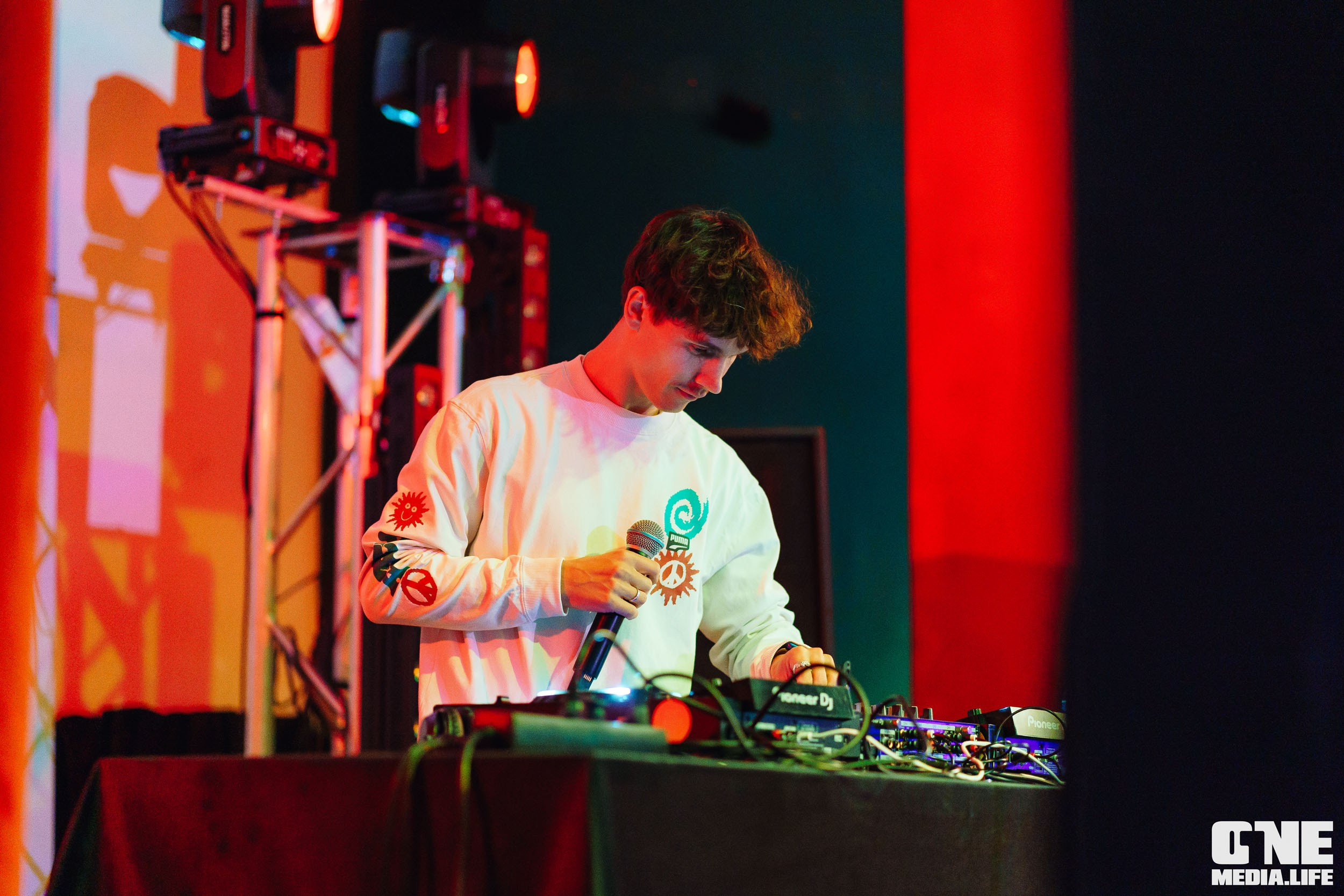 Фоторепортаж из клуба UNIVERSAL. One Media Life: фоторепортажи, фотоотчеты с мероприятий и заведений