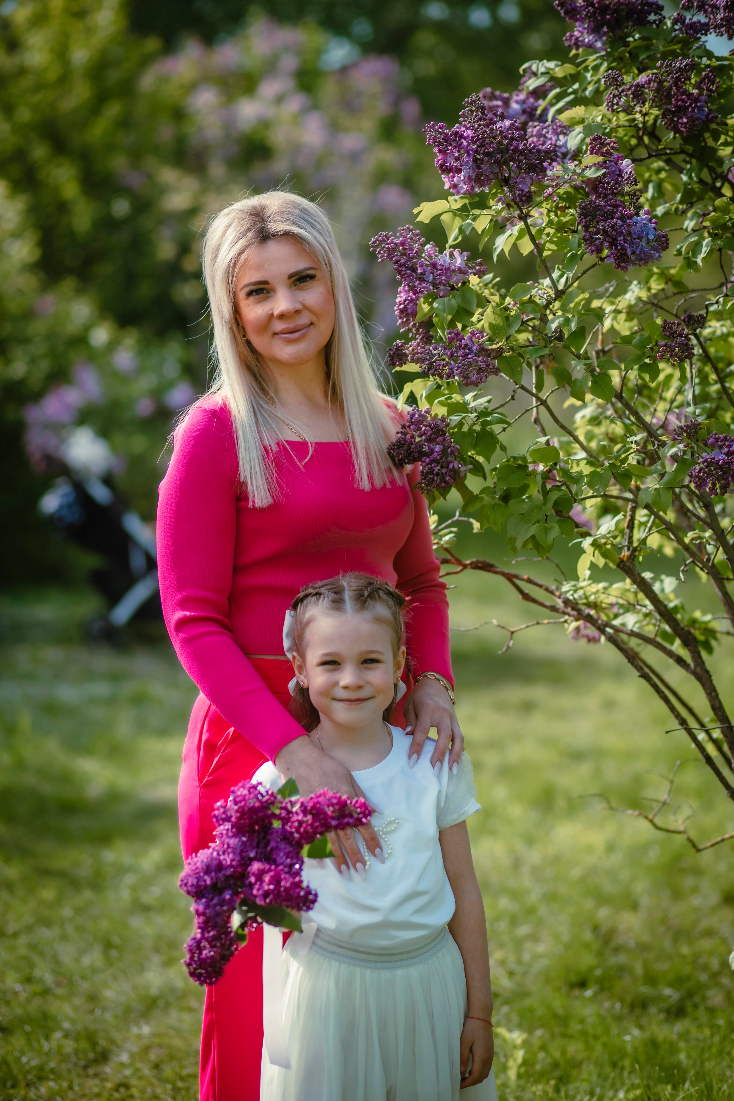 Фотосессия в сирени Елены с дочерью Сашей. Фотограф и видеограф в Ставрополе Инна Попова