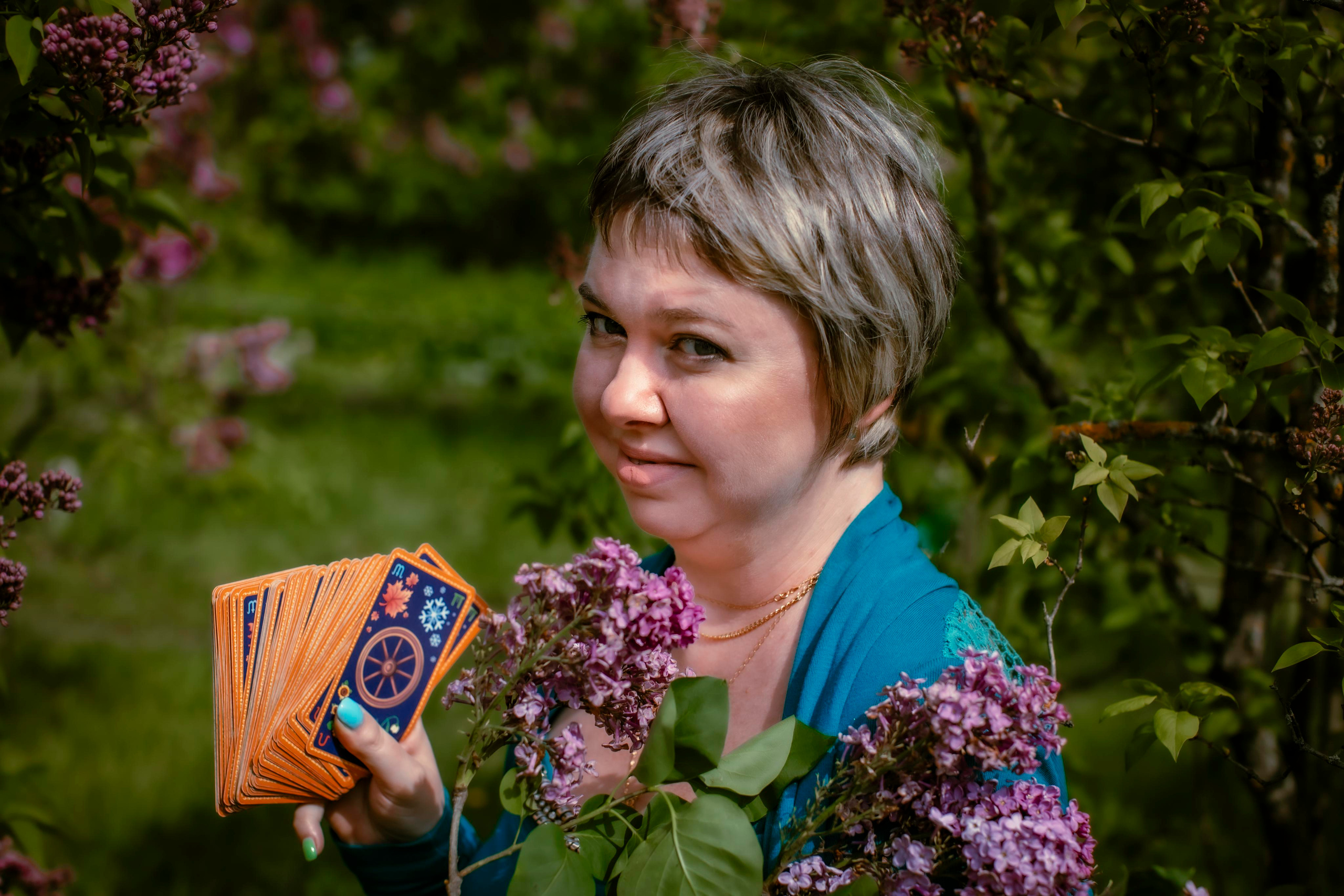 Фотосессия в сирени. Марина для контента. Фотограф и видеограф в Ставрополе Инна Попова