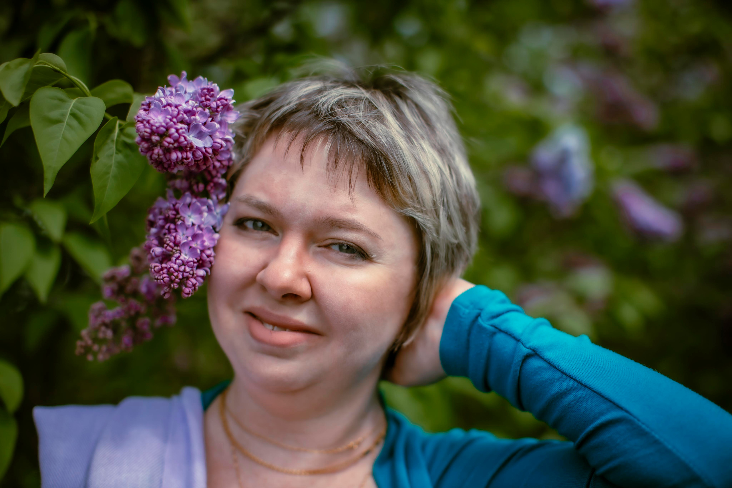 Фотосессия в сирени. Марина для контента. Фотограф и видеограф в Ставрополе Инна Попова