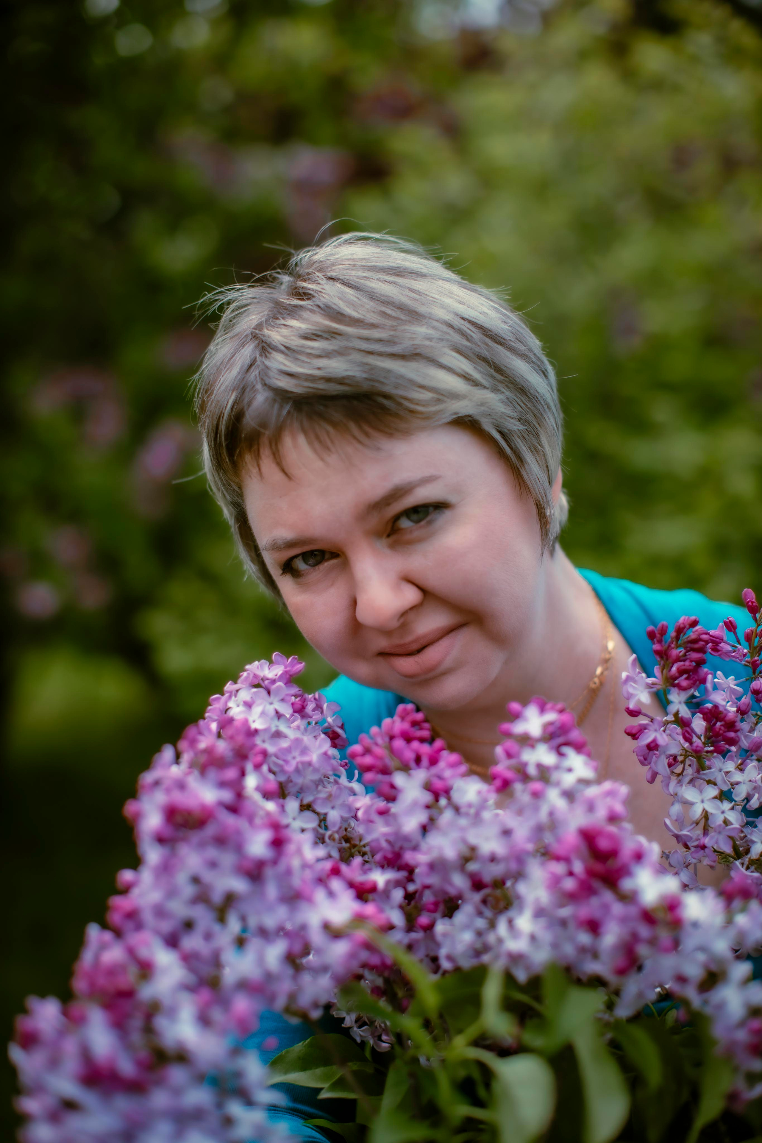 Фотосессия в сирени. Марина для контента. Фотограф и видеограф в Ставрополе Инна Попова