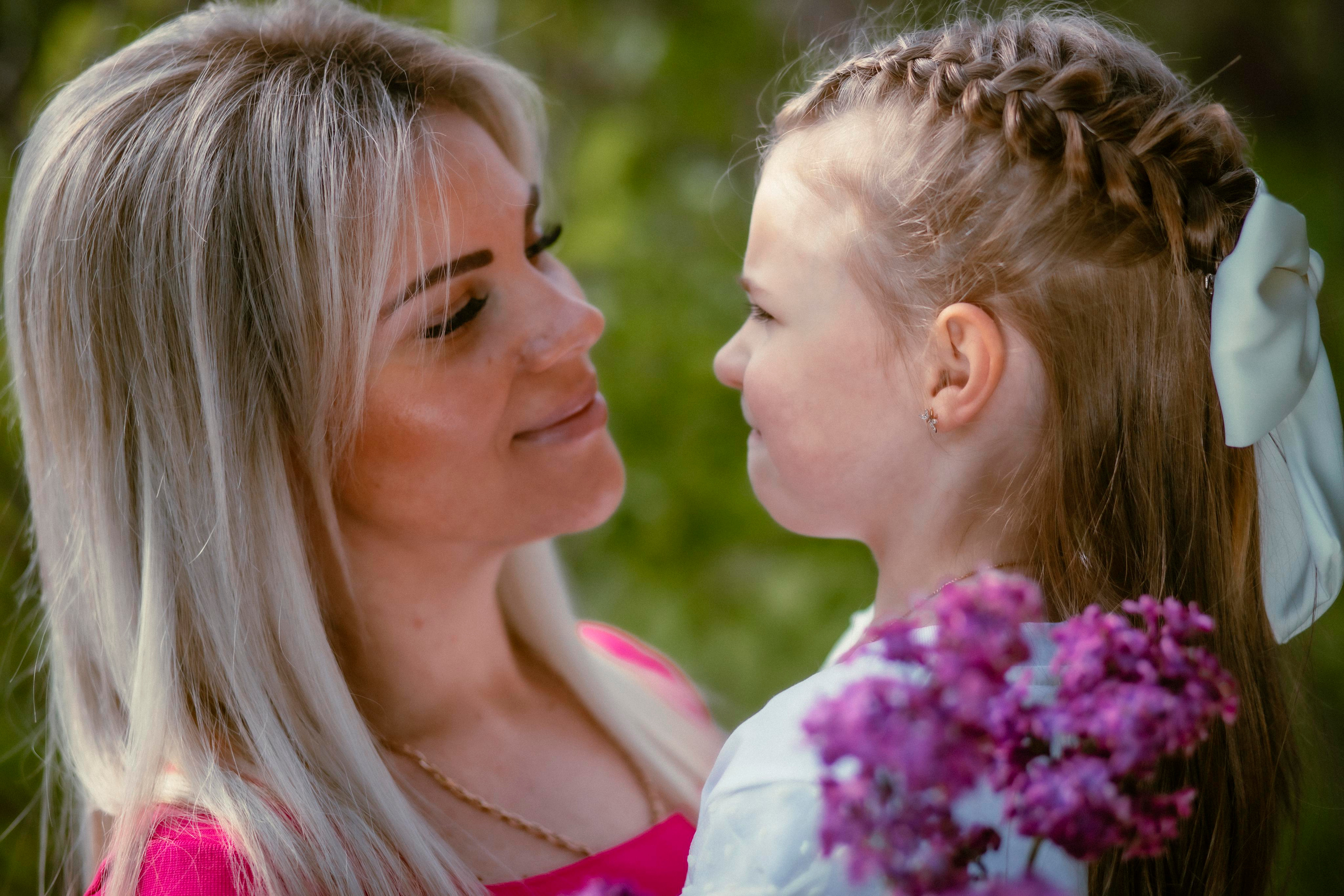 Фотосессия в сирени Елены с дочерью Сашей. Фотограф и видеограф в Ставрополе Инна Попова