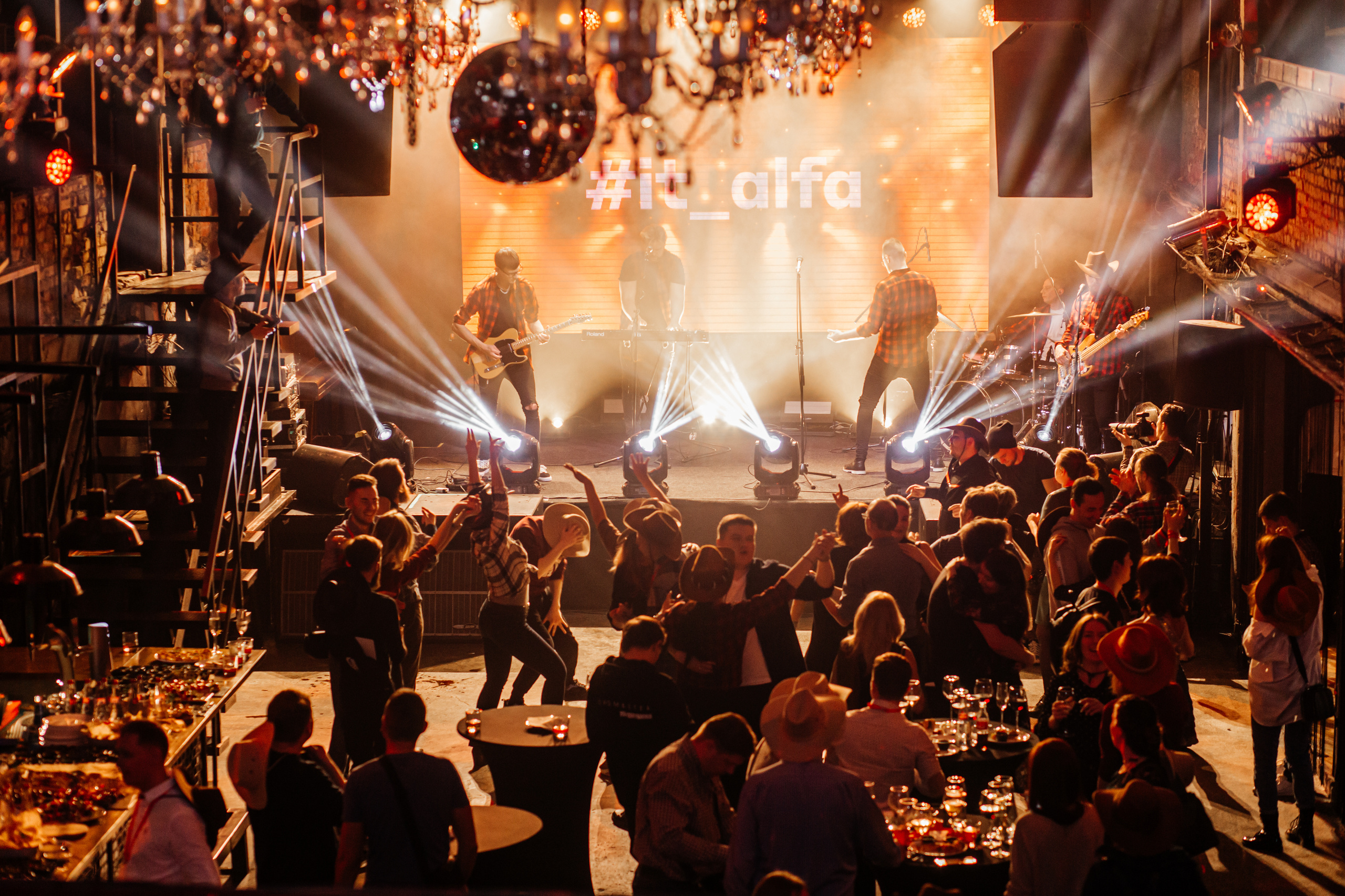 Репортажной фотограф на мероприятие в Москве Антон Матвеев. Свадебный фотограф в Москве | Антон Матвеев