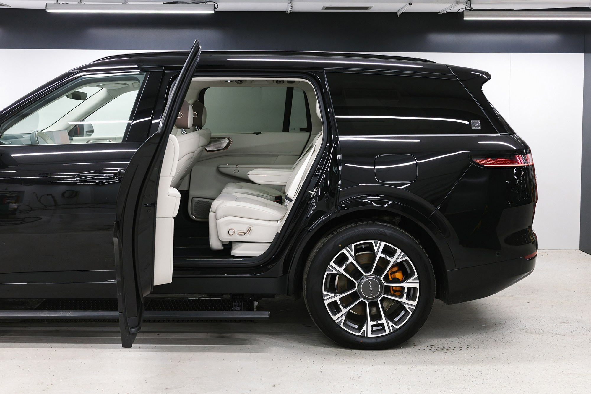 Lynk & Co 900 Ultra 2,0hyb 4WD AT (734 л. с.), 2025 г, 2,0 л бензин. Автосалон «Х-Авто»