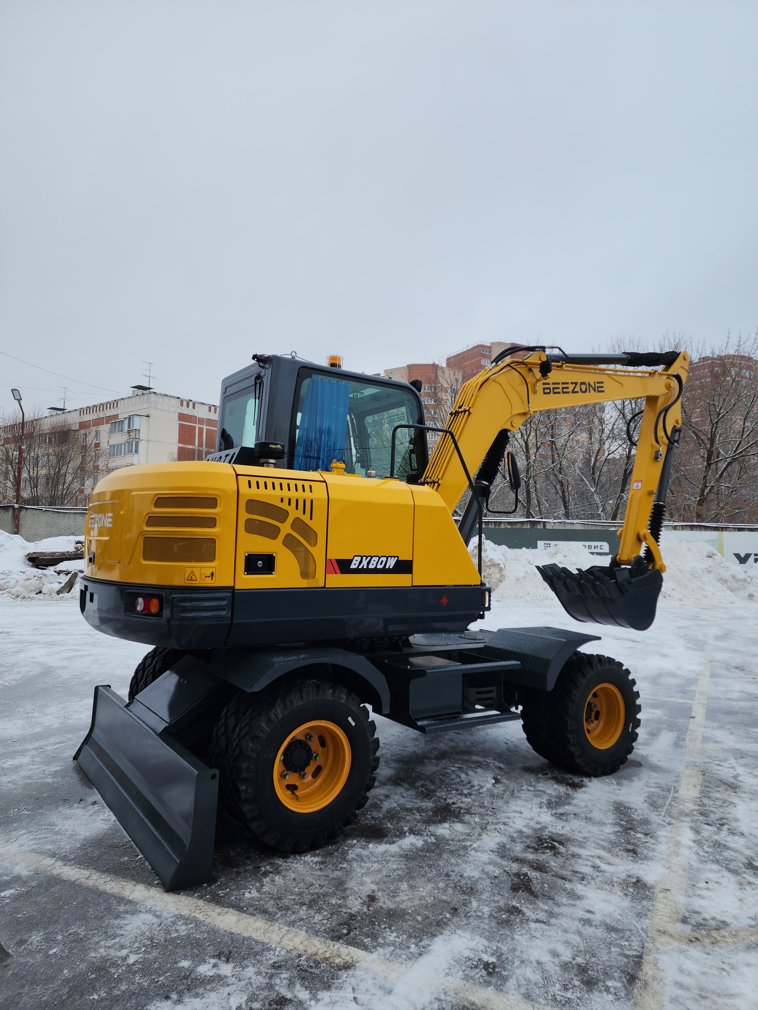 Фото кол. экс. Beezone BX80W. Продажа и обслуживание грузовой техники и спецтехники в г. Новосибирск компания СТИ