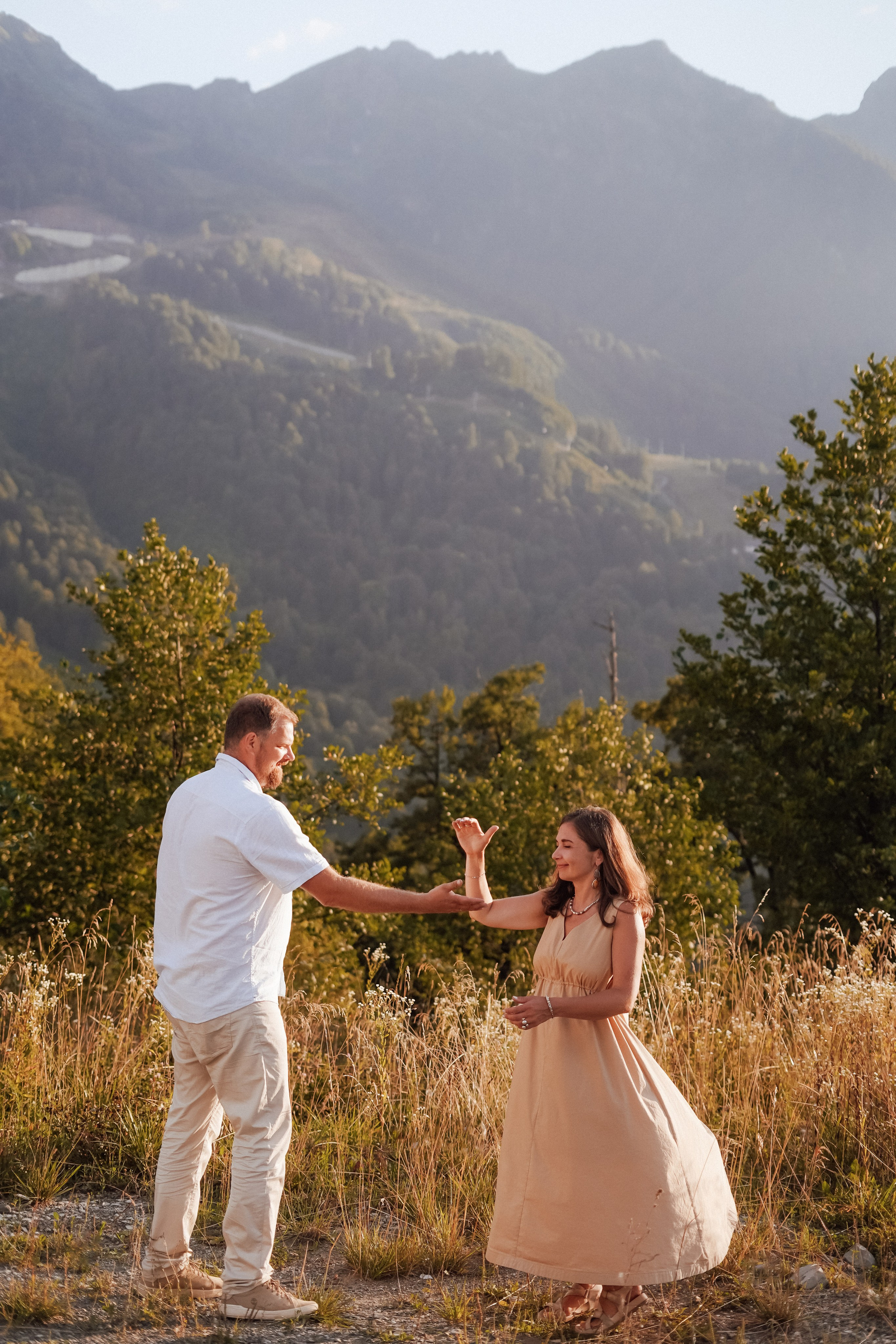 Алексей и Екатерина в горах Красной Поляны. Фотограф в Сочи и Абхазии | Фототуры | September Air