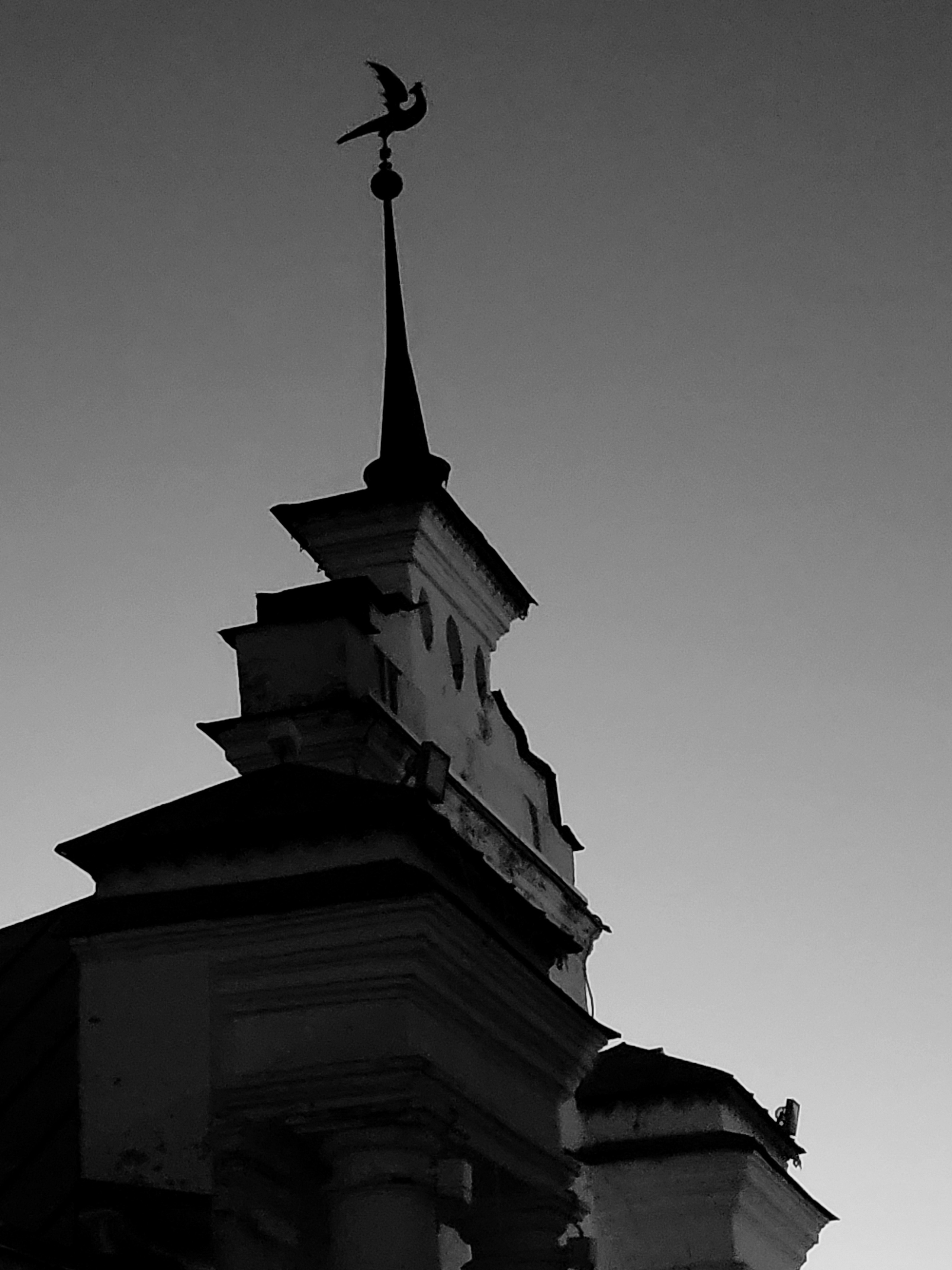 В ночи город производит очень классное мистическое впечатление