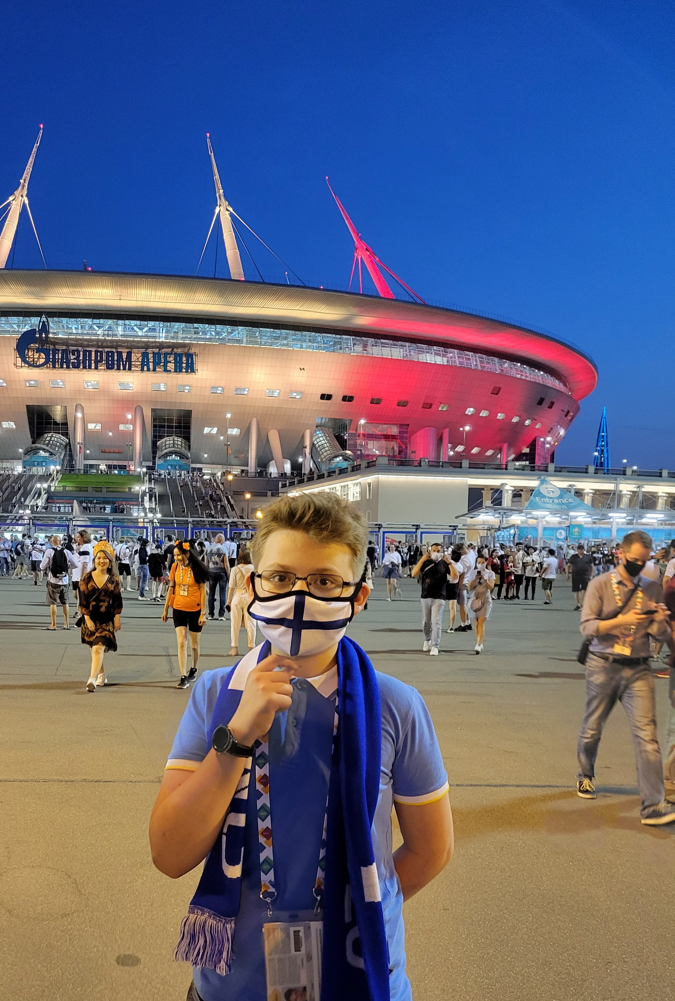 После матча стадион покрасили в цвета победителя - Бельгии :(