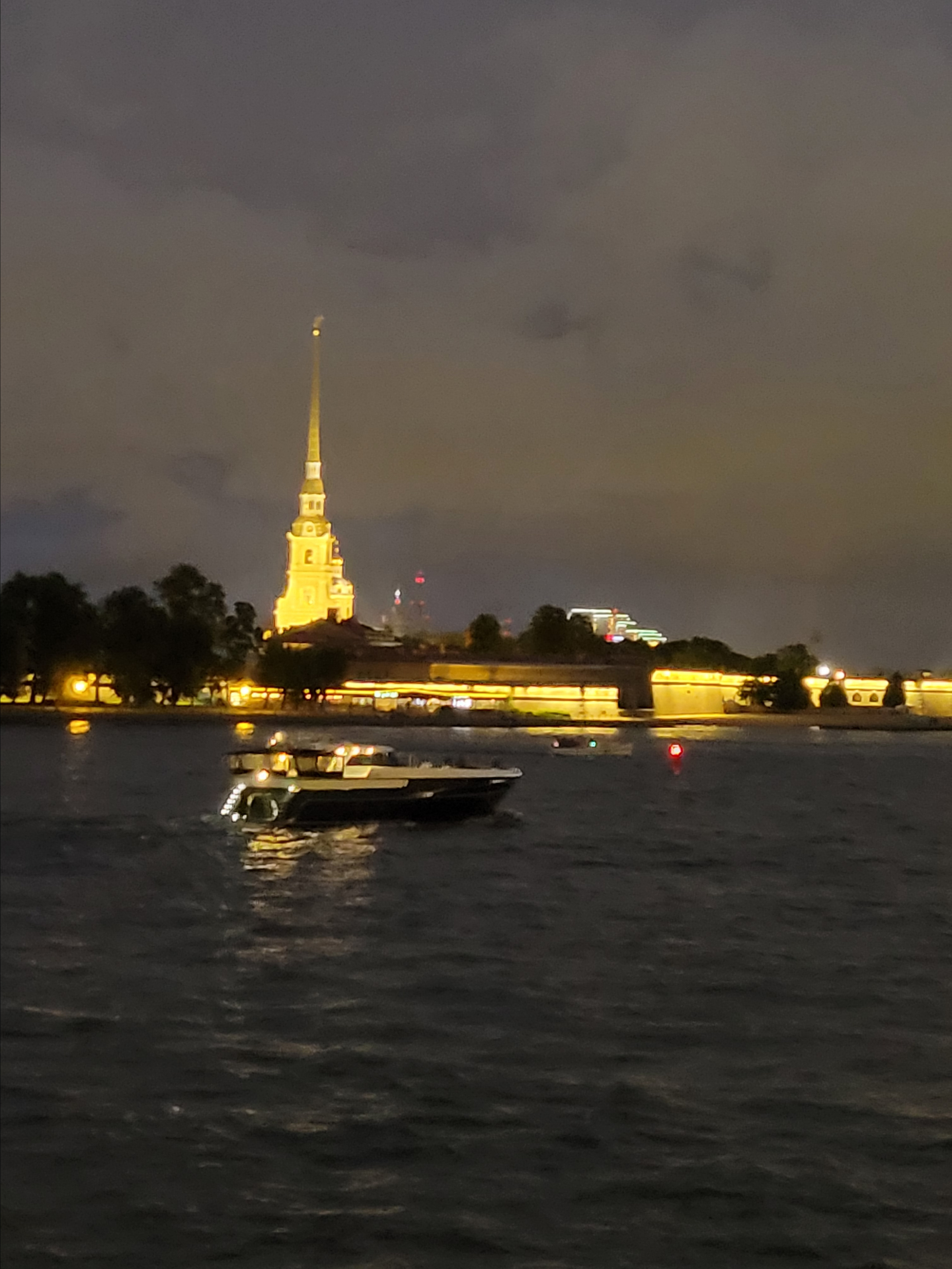 Петропавловка от Стрелки. Традиционный кадр