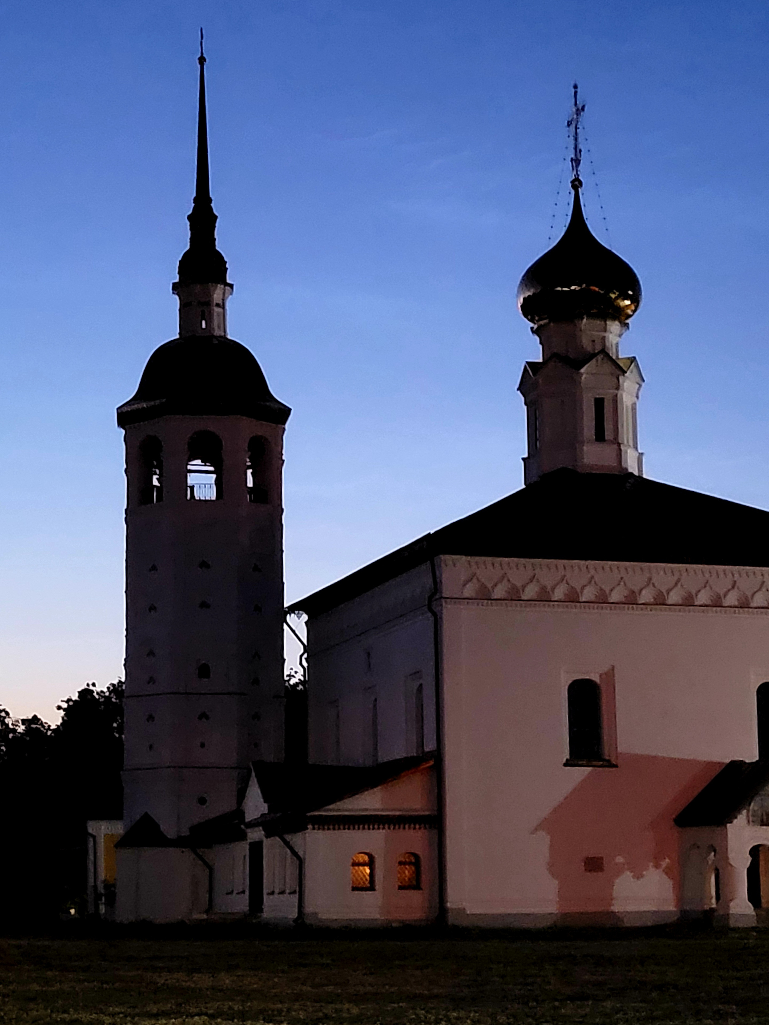 При этом большое число хороших ресторанов и уютных отелей