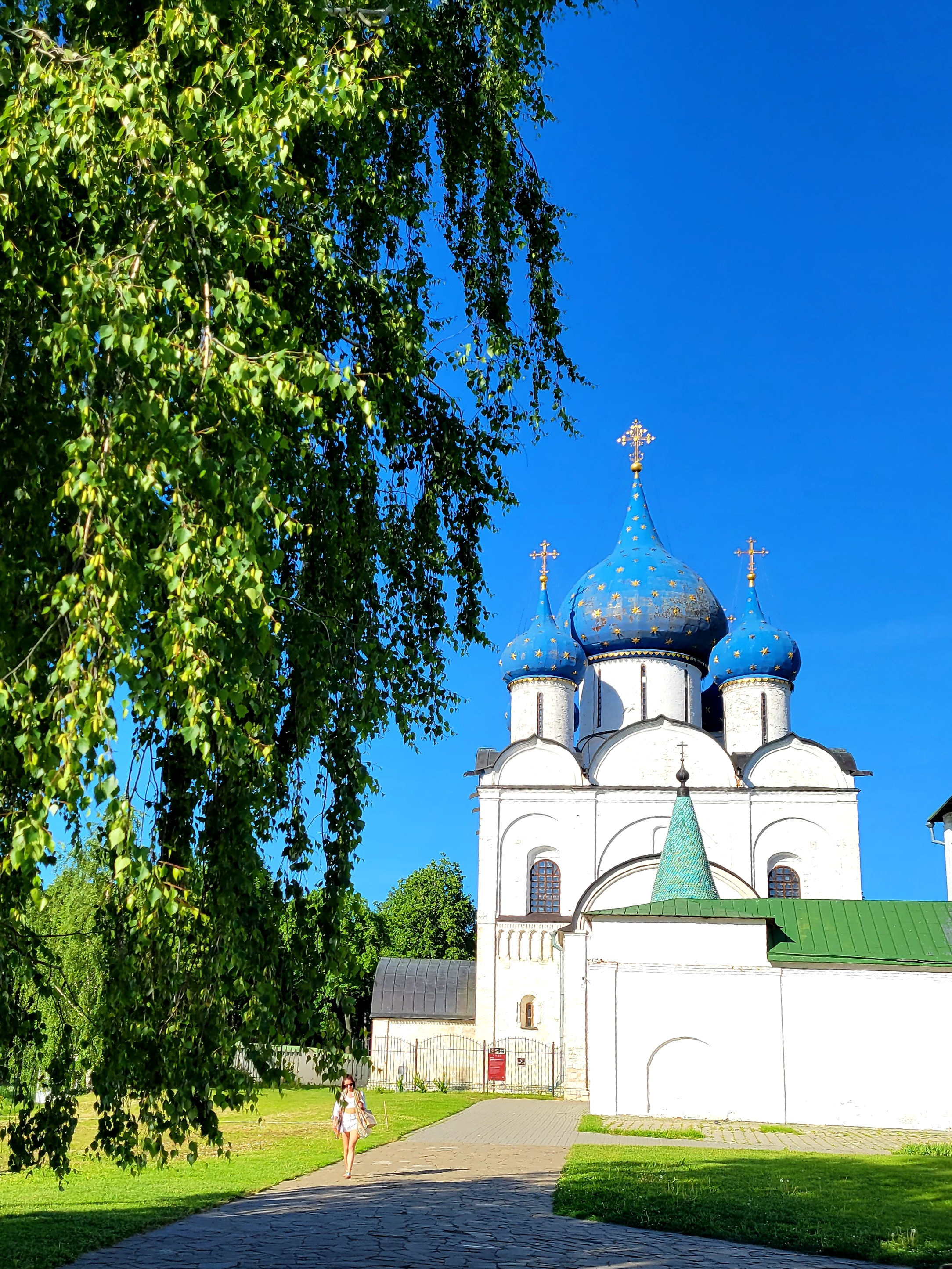 Четвертый монастырь за один день. Уже бегло послушав историю, впитали в себя картинки и домой...