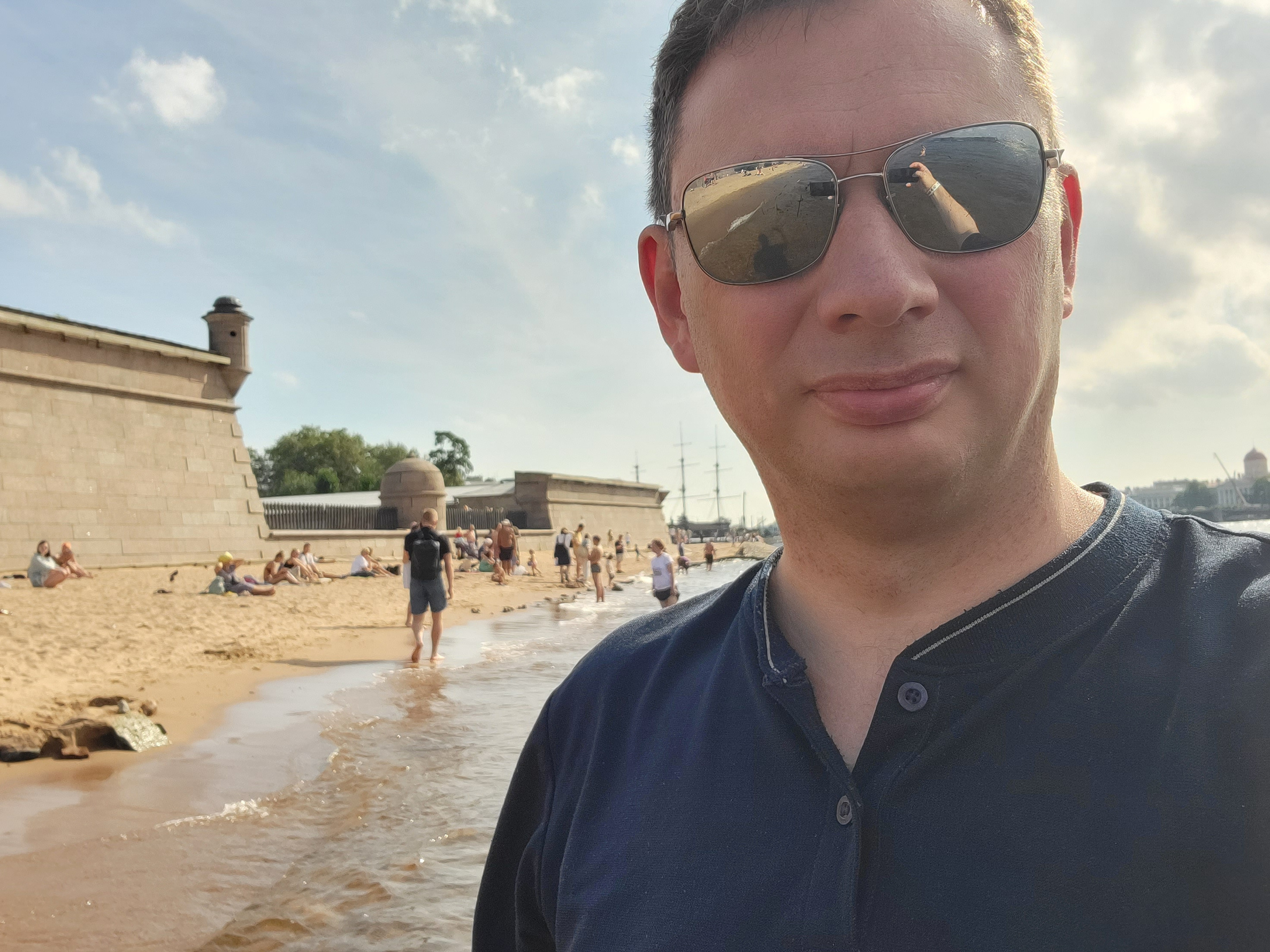 Here I saw my favourite sun glasses last time. Lost them in 2 hours during road to dinner in carsharing