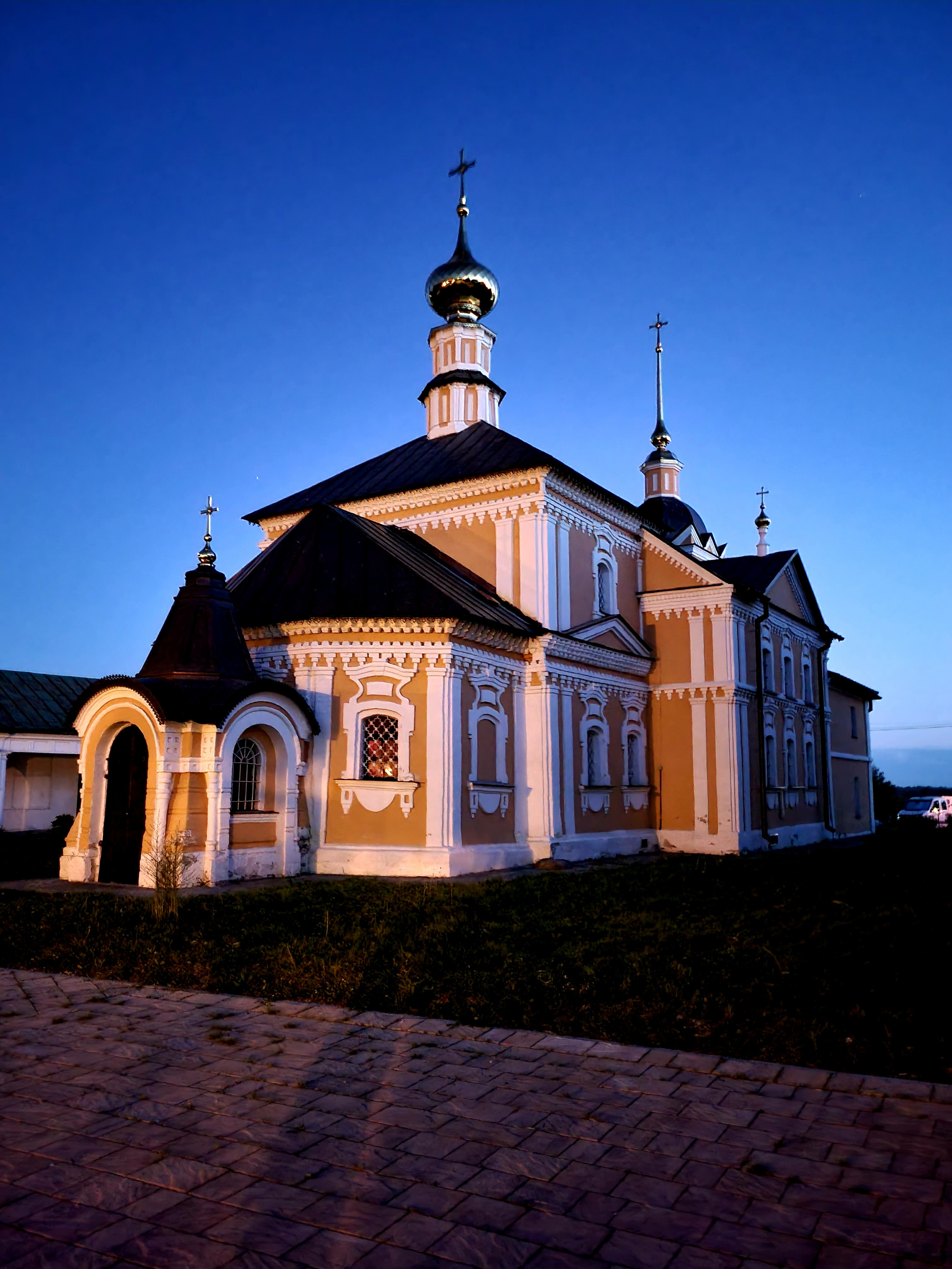 Почти не видно туристов