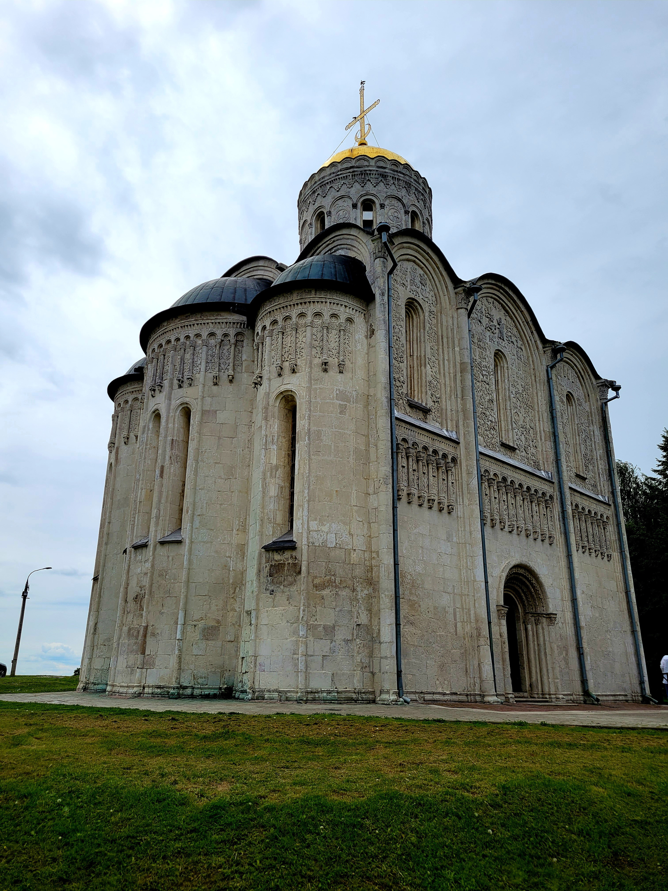 Сколько всего повидали эти камни.