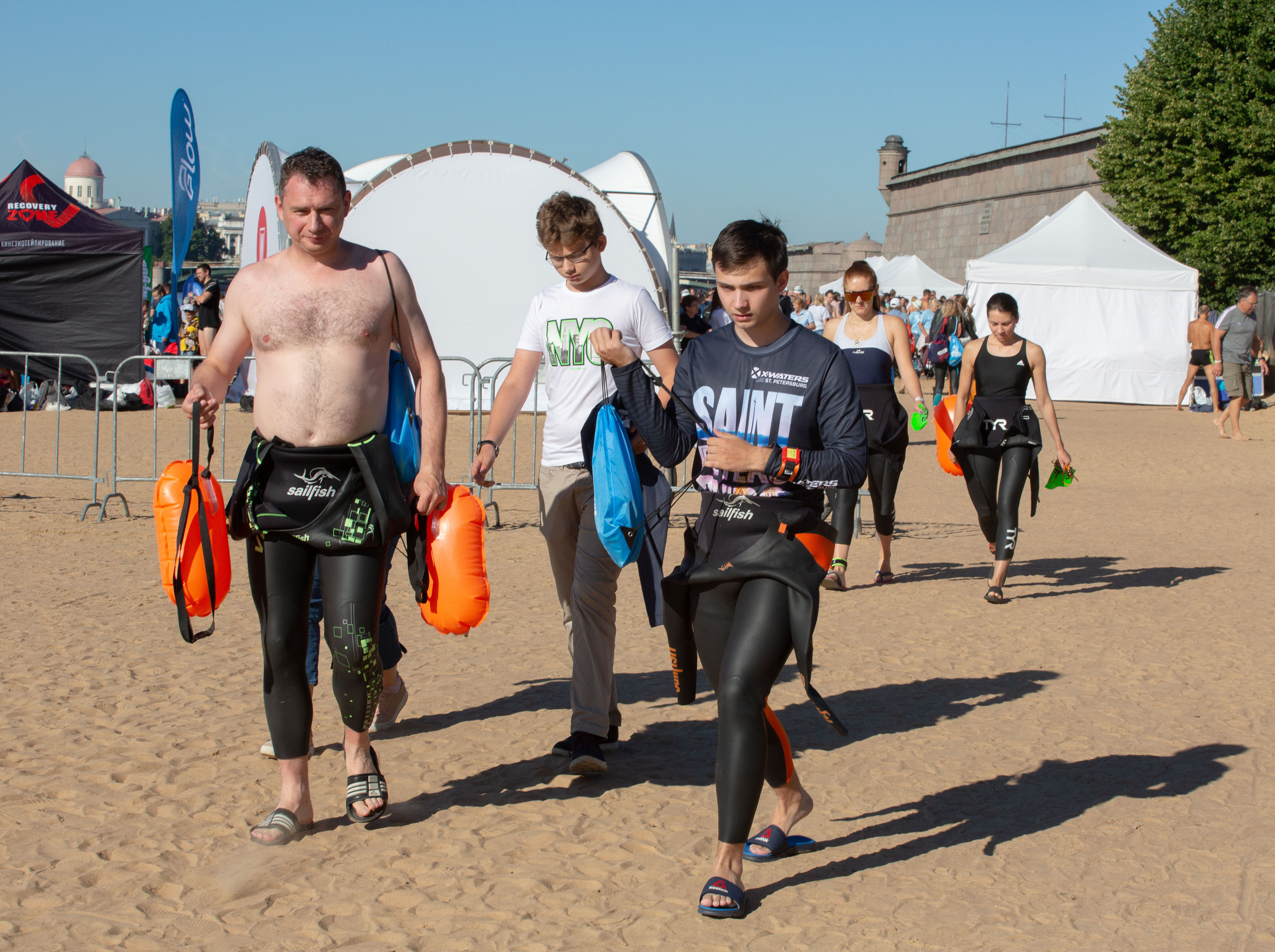 Сначала из-за небольшого хаоса в организации побегали между стартами, но т.к. были заранее на месте, все успели.