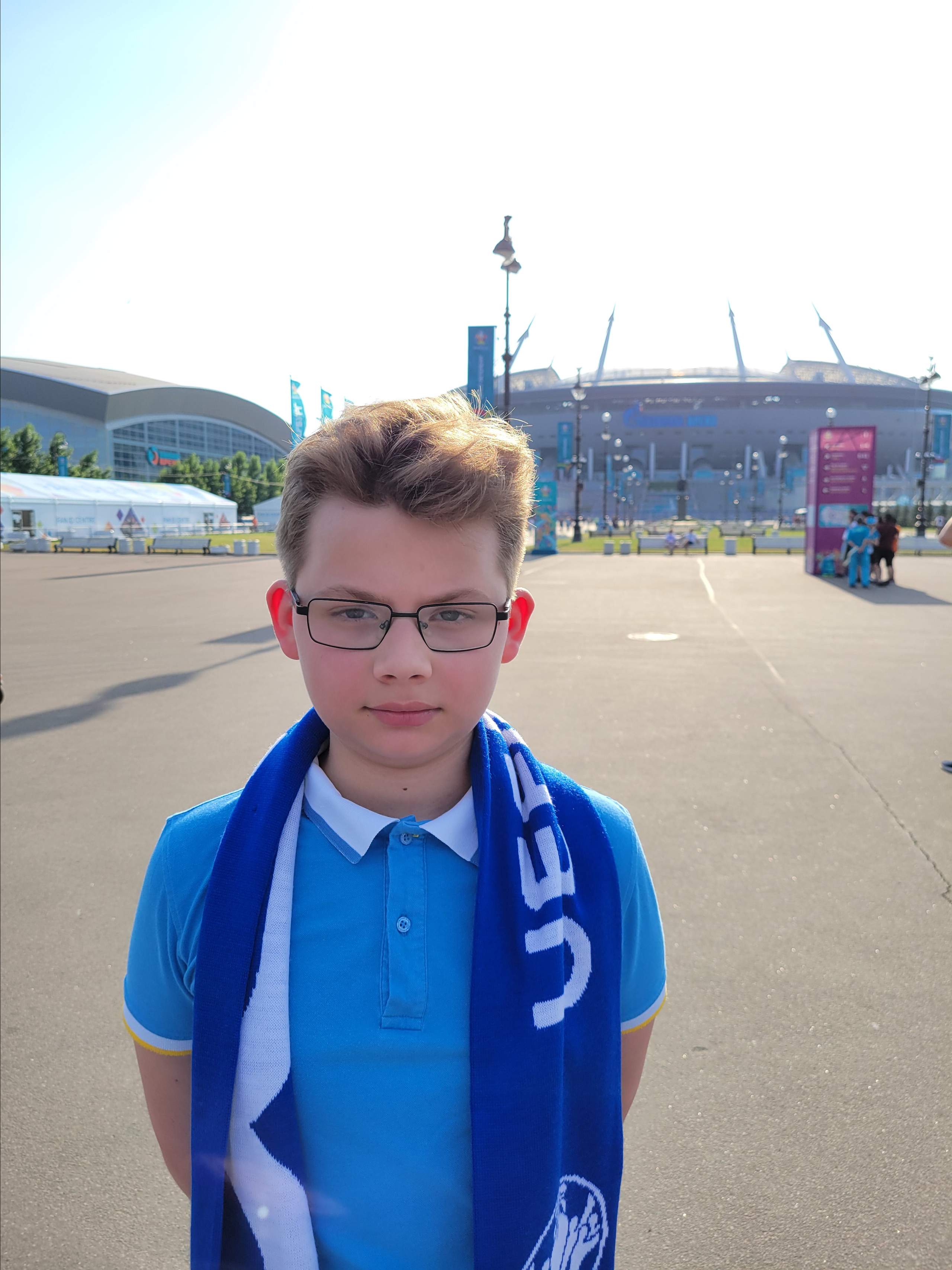 А вечером - длинная дорога в +35 на стадион