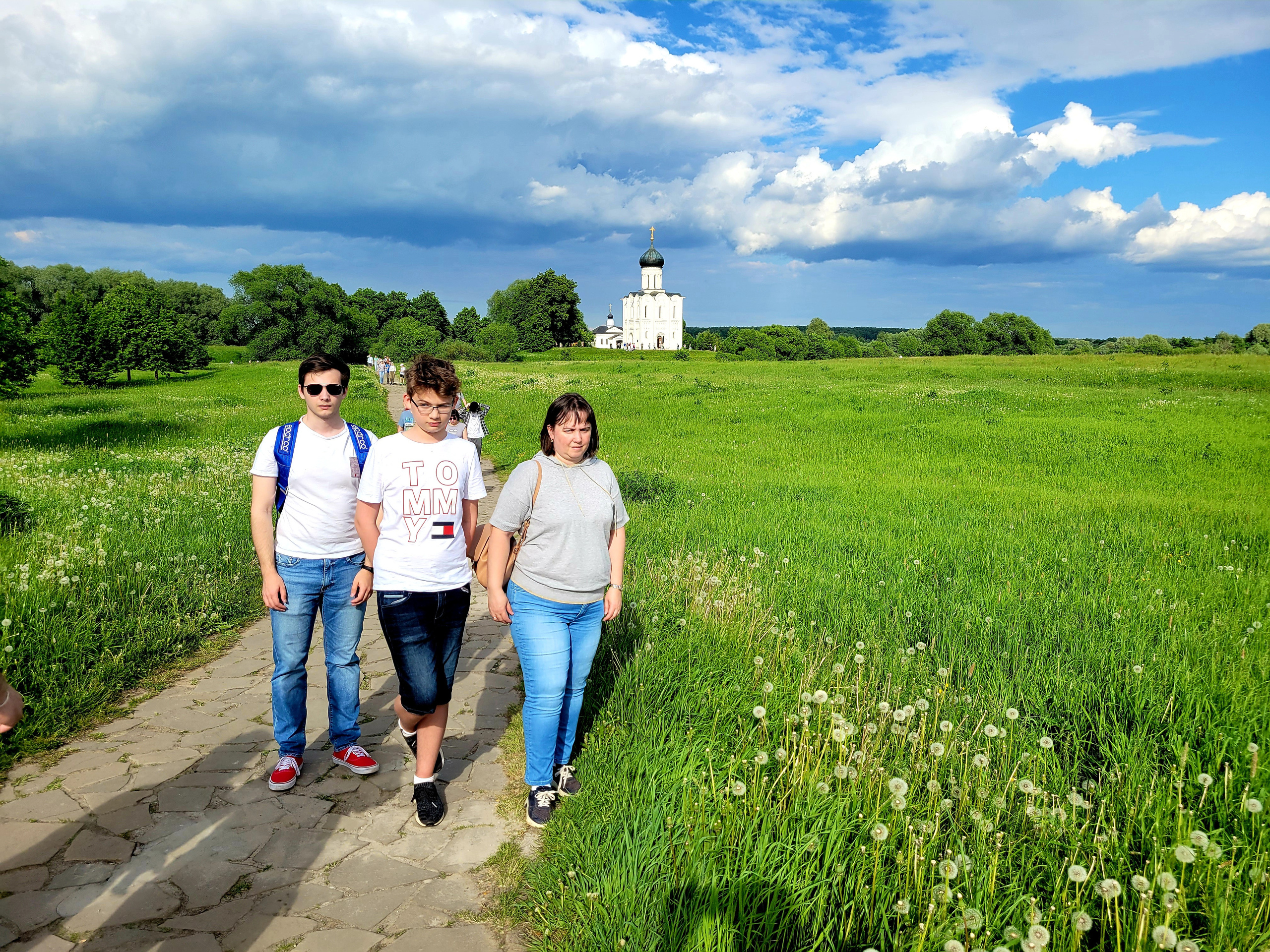 Жаркая дорога, несмотря на вечернее время