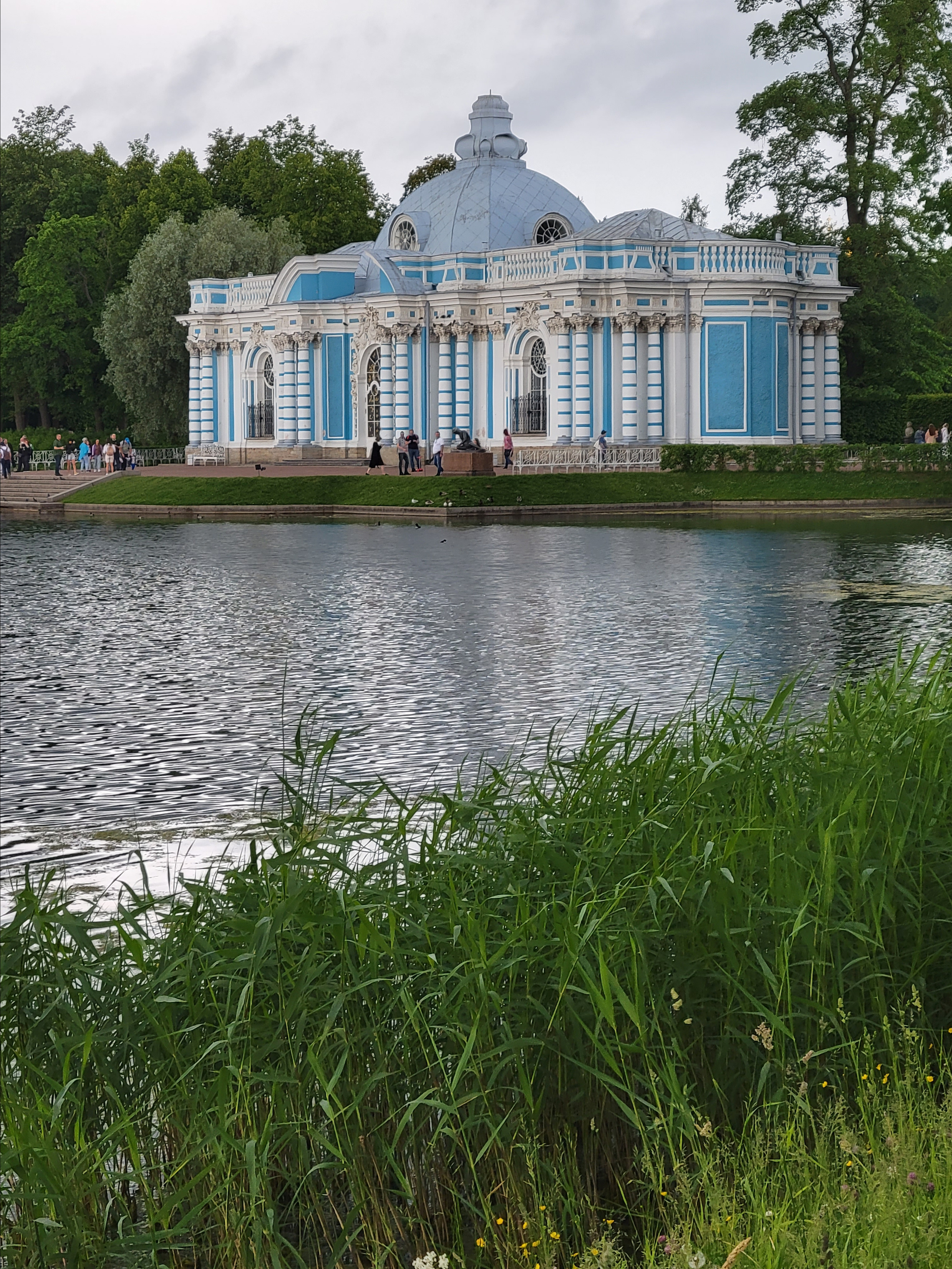 Парк в марте и парк летом - два разных парка
