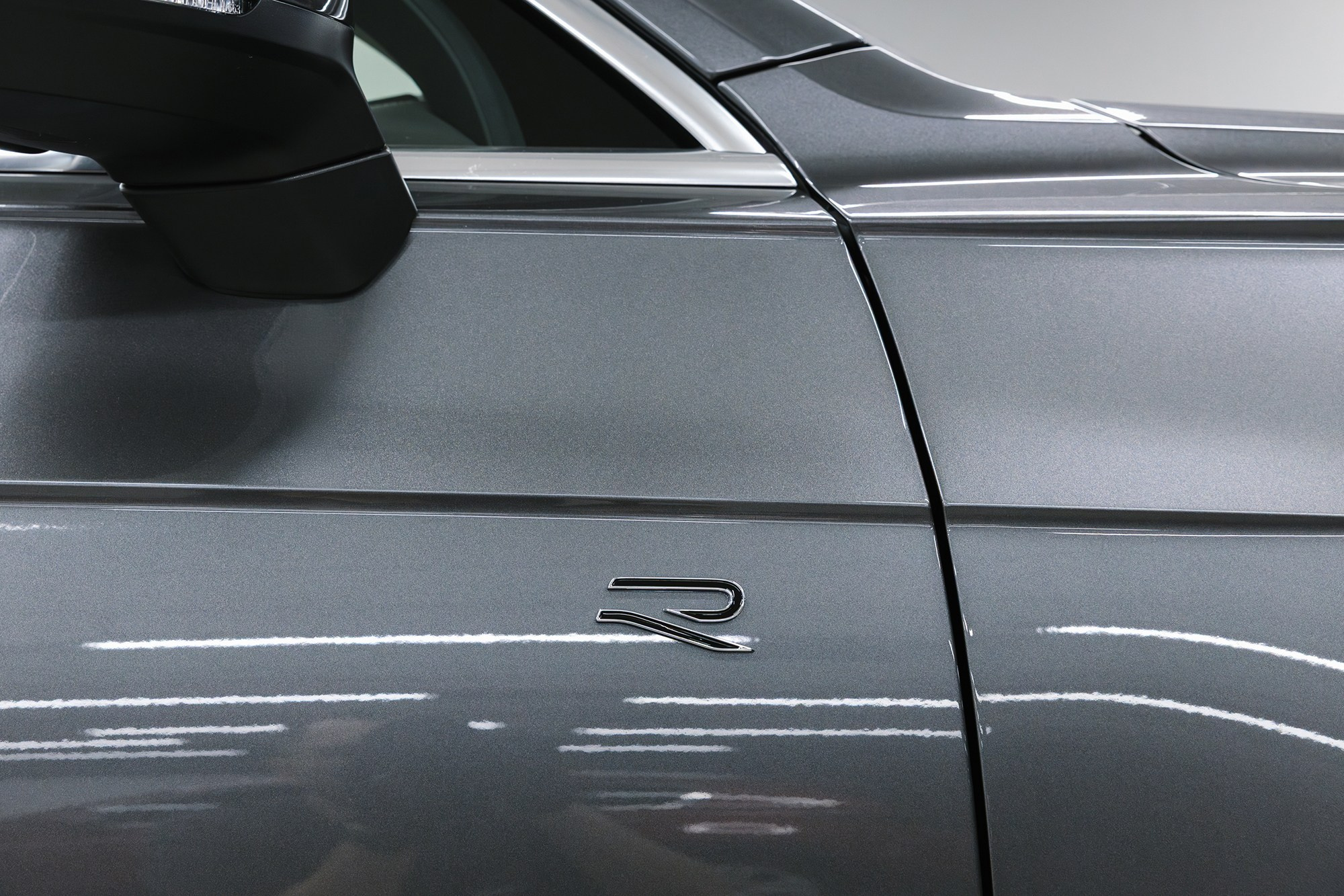 Volkswagen Touareg R-Line 2.0 TSI AT (265 л. с.). Автосалон «Х-Авто»