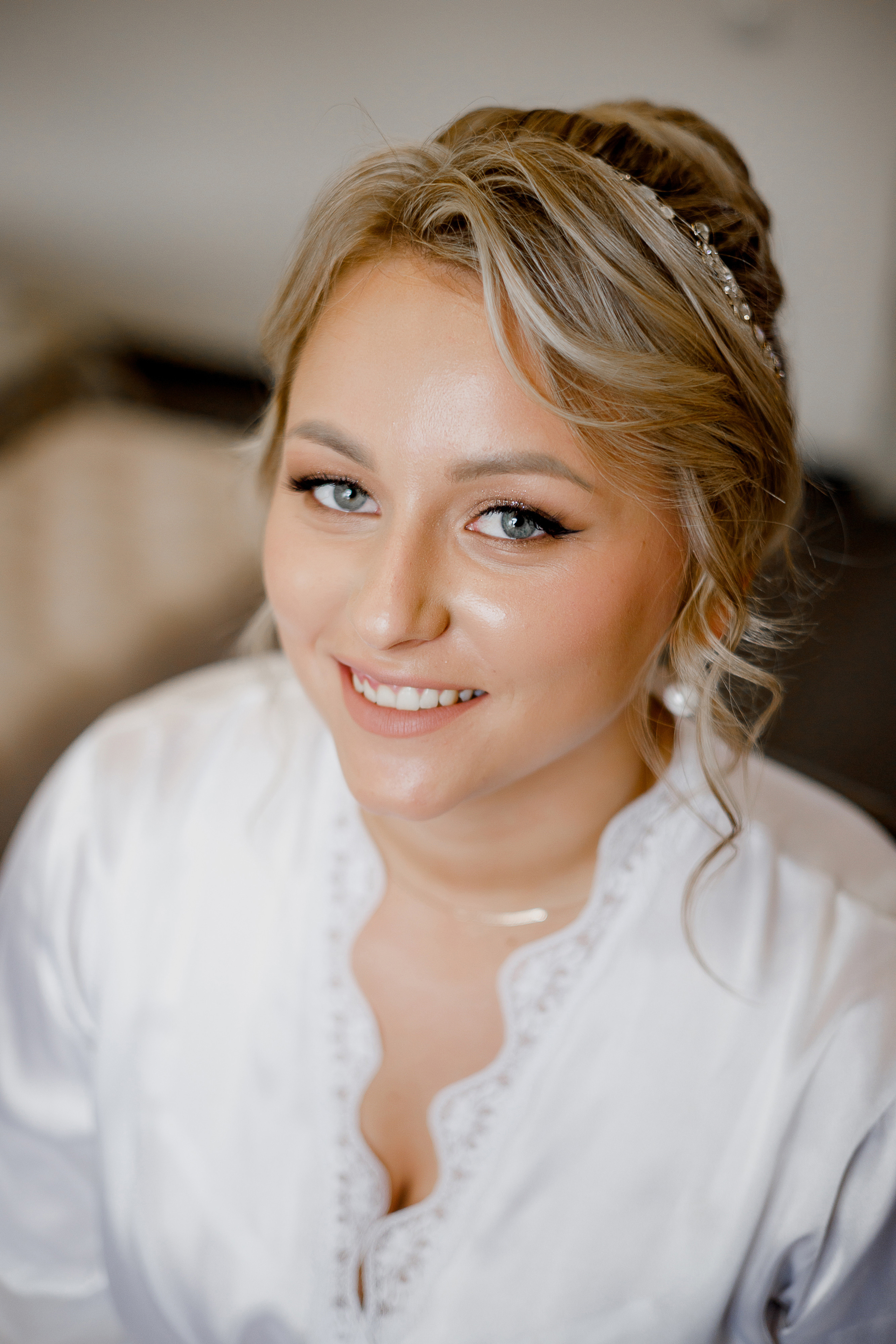 Красивая выездная регистрация в уютном дворике гостиницы. Олег Сверчков | Свадебный фотограф Вологда