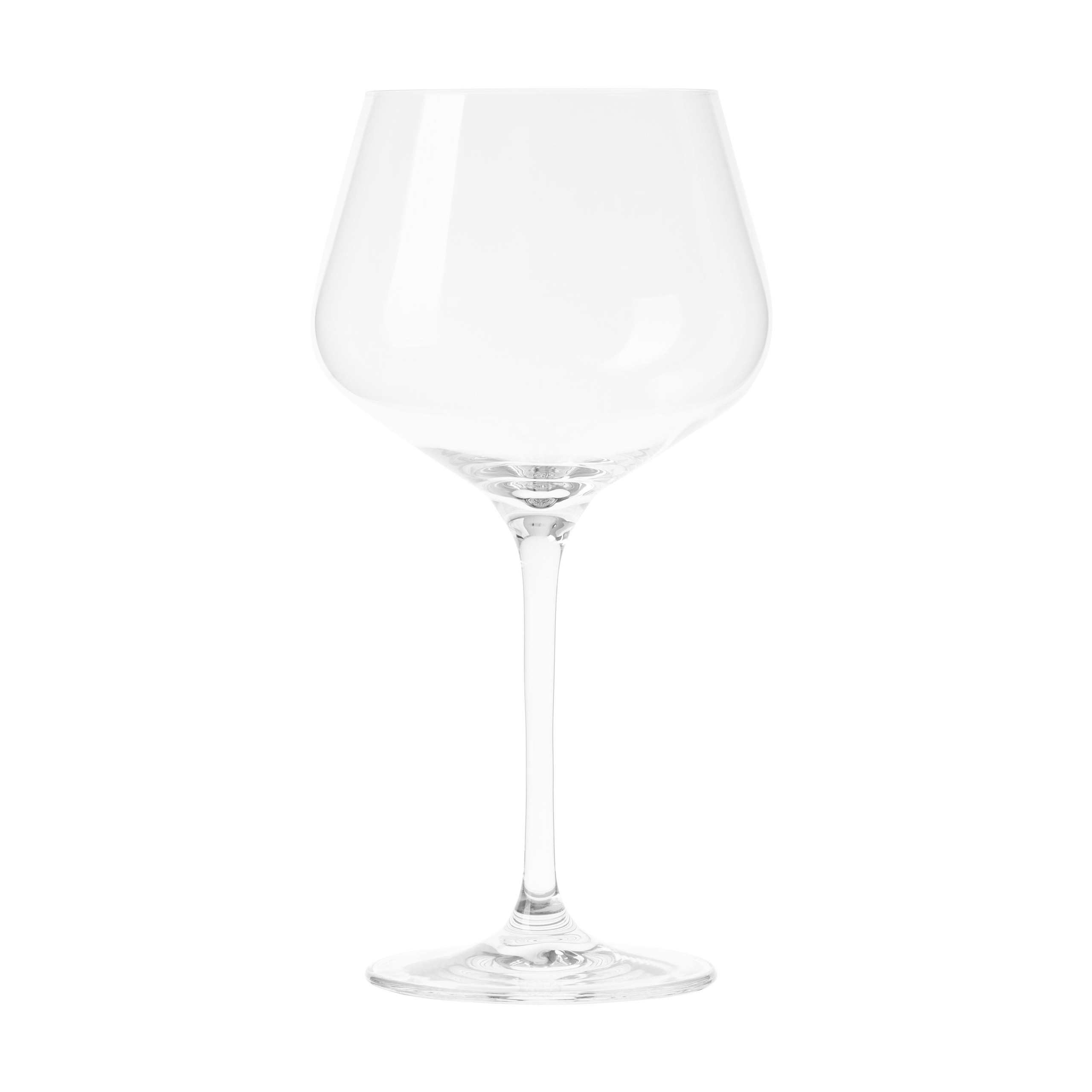 Съемка стеклянной посуды на белом фоне